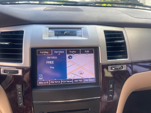 2013 White Diamond Tricoat /Cashmere w/Cocoa Accents Cadillac Escalade LOW MILES 62,322 PEARL WHITE (1GYS3AEF3DR) with an 6.2L Vortec 1000 V8 SFI E85 Engine engine, Automatic transmission, located at 4701 North Dixie Hwy, Pompano Beach, FL, 33064, (954) 422-2889, 26.240938, -80.123474 - OUR WEBPAGE FLORIDACARS1.COM HAS OVER 100 PHOTOS AND FREE CARFAX LINK 2013 CADILLAC ESCALADE WHITE DIAMOND TRICOAT - NEW $$ 63,170 VIN: 1GYS3AEF3DR239301 1 G Y S 3 A E F 3 D R 2 3 9 3 0 1 4 DOOR WAGON/SPORT UTILITY 6.2L V8 F OHV 16V FLEX FUEL REAR WHEEL DRIVE Features A/C Seat(s) ABS Brakes Air Cond - Photo#59