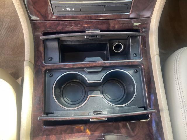 2013 White Diamond Tricoat /Cashmere w/Cocoa Accents Cadillac Escalade LOW MILES 62,322 PEARL WHITE (1GYS3AEF3DR) with an 6.2L Vortec 1000 V8 SFI E85 Engine engine, Automatic transmission, located at 4701 North Dixie Hwy, Pompano Beach, FL, 33064, (954) 422-2889, 26.240938, -80.123474 - OUR WEBPAGE FLORIDACARS1.COM HAS OVER 100 PHOTOS AND FREE CARFAX LINK 2013 CADILLAC ESCALADE WHITE DIAMOND TRICOAT - NEW $$ 63,170 VIN: 1GYS3AEF3DR239301 1 G Y S 3 A E F 3 D R 2 3 9 3 0 1 4 DOOR WAGON/SPORT UTILITY 6.2L V8 F OHV 16V FLEX FUEL REAR WHEEL DRIVE Features A/C Seat(s) ABS Brakes Air Cond - Photo#64