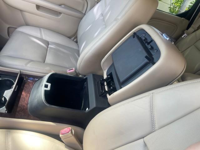 2013 White Diamond Tricoat /Cashmere w/Cocoa Accents Cadillac Escalade LOW MILES 62,322 PEARL WHITE (1GYS3AEF3DR) with an 6.2L Vortec 1000 V8 SFI E85 Engine engine, Automatic transmission, located at 4701 North Dixie Hwy, Pompano Beach, FL, 33064, (954) 422-2889, 26.240938, -80.123474 - OUR WEBPAGE FLORIDACARS1.COM HAS OVER 100 PHOTOS AND FREE CARFAX LINK 2013 CADILLAC ESCALADE WHITE DIAMOND TRICOAT - NEW $$ 63,170 VIN: 1GYS3AEF3DR239301 1 G Y S 3 A E F 3 D R 2 3 9 3 0 1 4 DOOR WAGON/SPORT UTILITY 6.2L V8 F OHV 16V FLEX FUEL REAR WHEEL DRIVE Features A/C Seat(s) ABS Brakes Air Cond - Photo#67