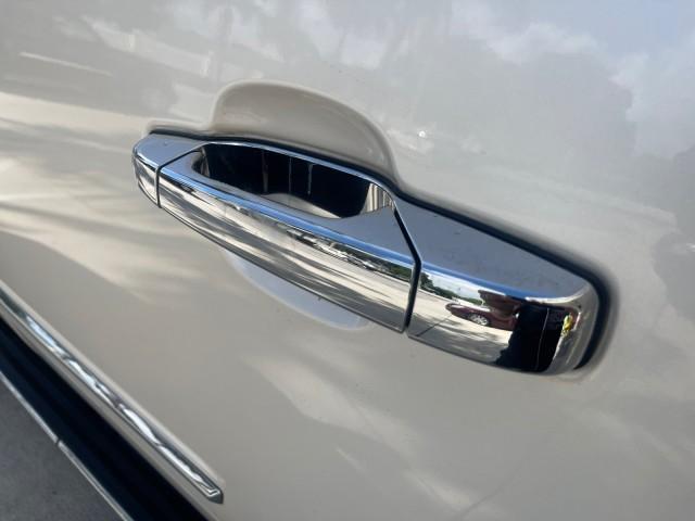 2013 White Diamond Tricoat /Cashmere w/Cocoa Accents Cadillac Escalade LOW MILES 62,322 PEARL WHITE (1GYS3AEF3DR) with an 6.2L Vortec 1000 V8 SFI E85 Engine engine, Automatic transmission, located at 4701 North Dixie Hwy, Pompano Beach, FL, 33064, (954) 422-2889, 26.240938, -80.123474 - OUR WEBPAGE FLORIDACARS1.COM HAS OVER 100 PHOTOS AND FREE CARFAX LINK 2013 CADILLAC ESCALADE WHITE DIAMOND TRICOAT - NEW $$ 63,170 VIN: 1GYS3AEF3DR239301 1 G Y S 3 A E F 3 D R 2 3 9 3 0 1 4 DOOR WAGON/SPORT UTILITY 6.2L V8 F OHV 16V FLEX FUEL REAR WHEEL DRIVE Features A/C Seat(s) ABS Brakes Air Cond - Photo#75