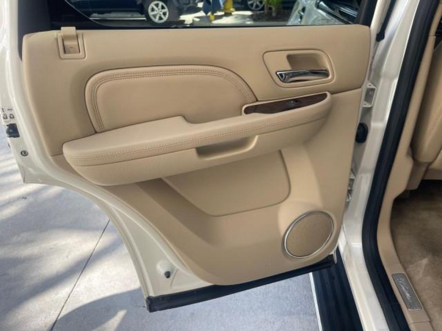 2013 White Diamond Tricoat /Cashmere w/Cocoa Accents Cadillac Escalade LOW MILES 62,315 PEARL WHITE (1GYS3AEF3DR) with an 6.2L Vortec 1000 V8 SFI E85 Engine engine, Automatic transmission, located at 4701 North Dixie Hwy, Pompano Beach, FL, 33064, (954) 422-2889, 26.240938, -80.123474 - OUR WEBPAGE FLORIDACARS1.COM HAS OVER 100 PHOTOS AND FREE CARFAX LINK 2013 CADILLAC ESCALADE WHITE DIAMOND TRICOAT - NEW $$ 63,170 VIN: 1GYS3AEF3DR239301 1 G Y S 3 A E F 3 D R 2 3 9 3 0 1 4 DOOR WAGON/SPORT UTILITY 6.2L V8 F OHV 16V FLEX FUEL REAR WHEEL DRIVE Features A/C Seat(s) ABS Brakes Air Cond - Photo#76