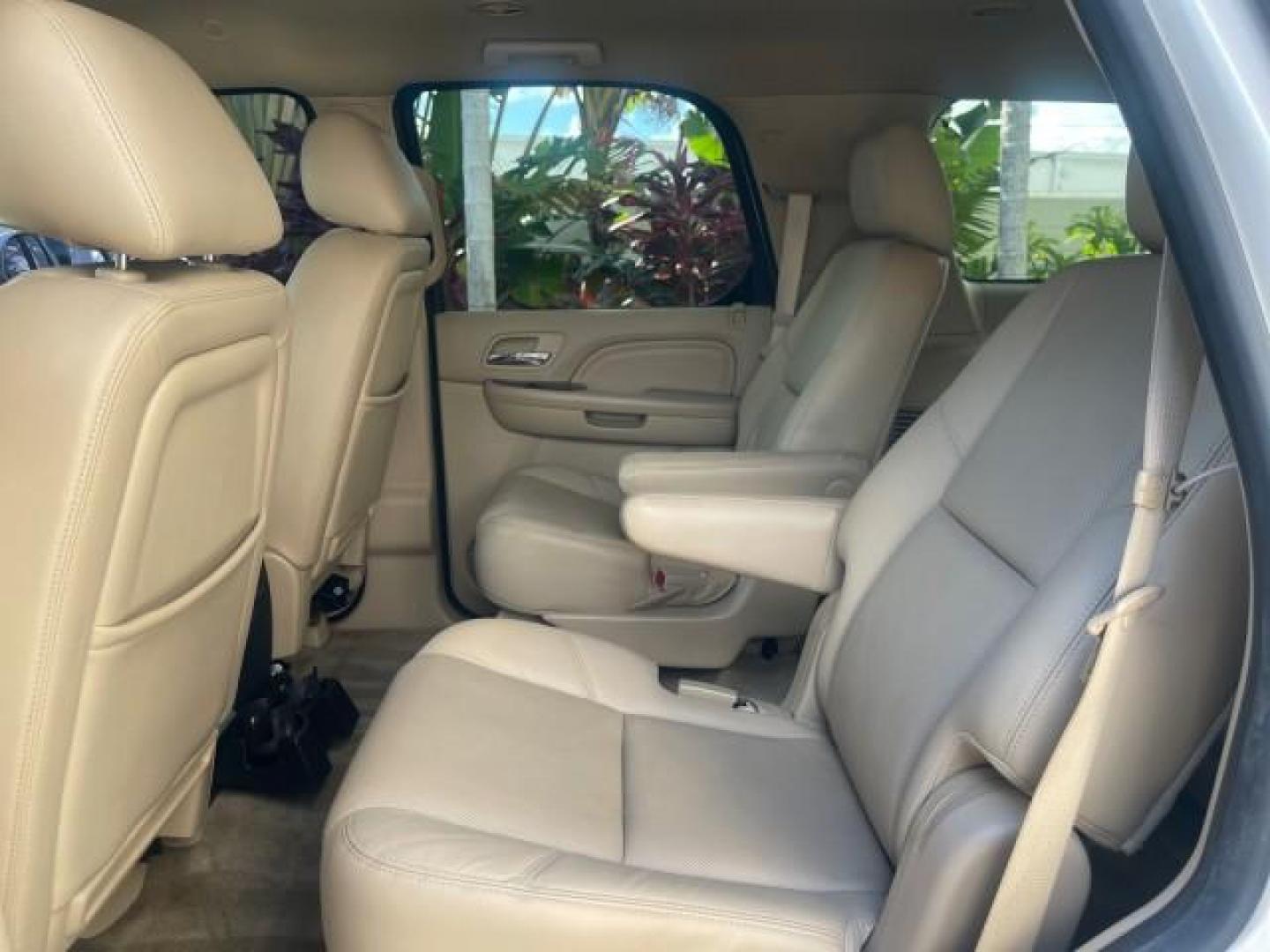 2013 White Diamond Tricoat /Cashmere w/Cocoa Accents Cadillac Escalade LOW MILES 62,315 PEARL WHITE (1GYS3AEF3DR) with an 6.2L Vortec 1000 V8 SFI E85 Engine engine, Automatic transmission, located at 4701 North Dixie Hwy, Pompano Beach, FL, 33064, (954) 422-2889, 26.240938, -80.123474 - OUR WEBPAGE FLORIDACARS1.COM HAS OVER 100 PHOTOS AND FREE CARFAX LINK 2013 CADILLAC ESCALADE WHITE DIAMOND TRICOAT - NEW $$ 63,170 VIN: 1GYS3AEF3DR239301 1 G Y S 3 A E F 3 D R 2 3 9 3 0 1 4 DOOR WAGON/SPORT UTILITY 6.2L V8 F OHV 16V FLEX FUEL REAR WHEEL DRIVE Features A/C Seat(s) ABS Brakes Air Cond - Photo#78