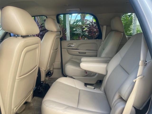 2013 White Diamond Tricoat /Cashmere w/Cocoa Accents Cadillac Escalade LOW MILES 62,322 PEARL WHITE (1GYS3AEF3DR) with an 6.2L Vortec 1000 V8 SFI E85 Engine engine, Automatic transmission, located at 4701 North Dixie Hwy, Pompano Beach, FL, 33064, (954) 422-2889, 26.240938, -80.123474 - OUR WEBPAGE FLORIDACARS1.COM HAS OVER 100 PHOTOS AND FREE CARFAX LINK 2013 CADILLAC ESCALADE WHITE DIAMOND TRICOAT - NEW $$ 63,170 VIN: 1GYS3AEF3DR239301 1 G Y S 3 A E F 3 D R 2 3 9 3 0 1 4 DOOR WAGON/SPORT UTILITY 6.2L V8 F OHV 16V FLEX FUEL REAR WHEEL DRIVE Features A/C Seat(s) ABS Brakes Air Cond - Photo#79