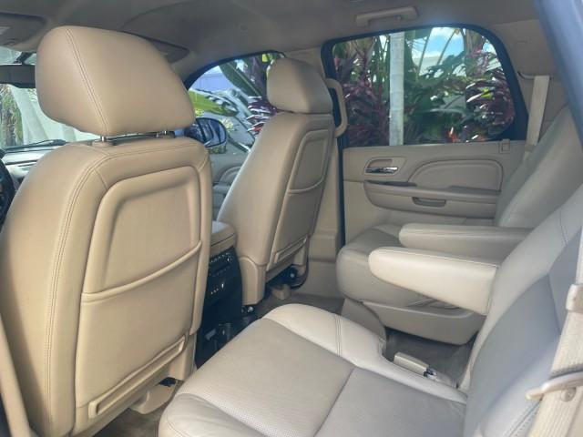 2013 White Diamond Tricoat /Cashmere w/Cocoa Accents Cadillac Escalade LOW MILES 62,322 PEARL WHITE (1GYS3AEF3DR) with an 6.2L Vortec 1000 V8 SFI E85 Engine engine, Automatic transmission, located at 4701 North Dixie Hwy, Pompano Beach, FL, 33064, (954) 422-2889, 26.240938, -80.123474 - OUR WEBPAGE FLORIDACARS1.COM HAS OVER 100 PHOTOS AND FREE CARFAX LINK 2013 CADILLAC ESCALADE WHITE DIAMOND TRICOAT - NEW $$ 63,170 VIN: 1GYS3AEF3DR239301 1 G Y S 3 A E F 3 D R 2 3 9 3 0 1 4 DOOR WAGON/SPORT UTILITY 6.2L V8 F OHV 16V FLEX FUEL REAR WHEEL DRIVE Features A/C Seat(s) ABS Brakes Air Cond - Photo#80
