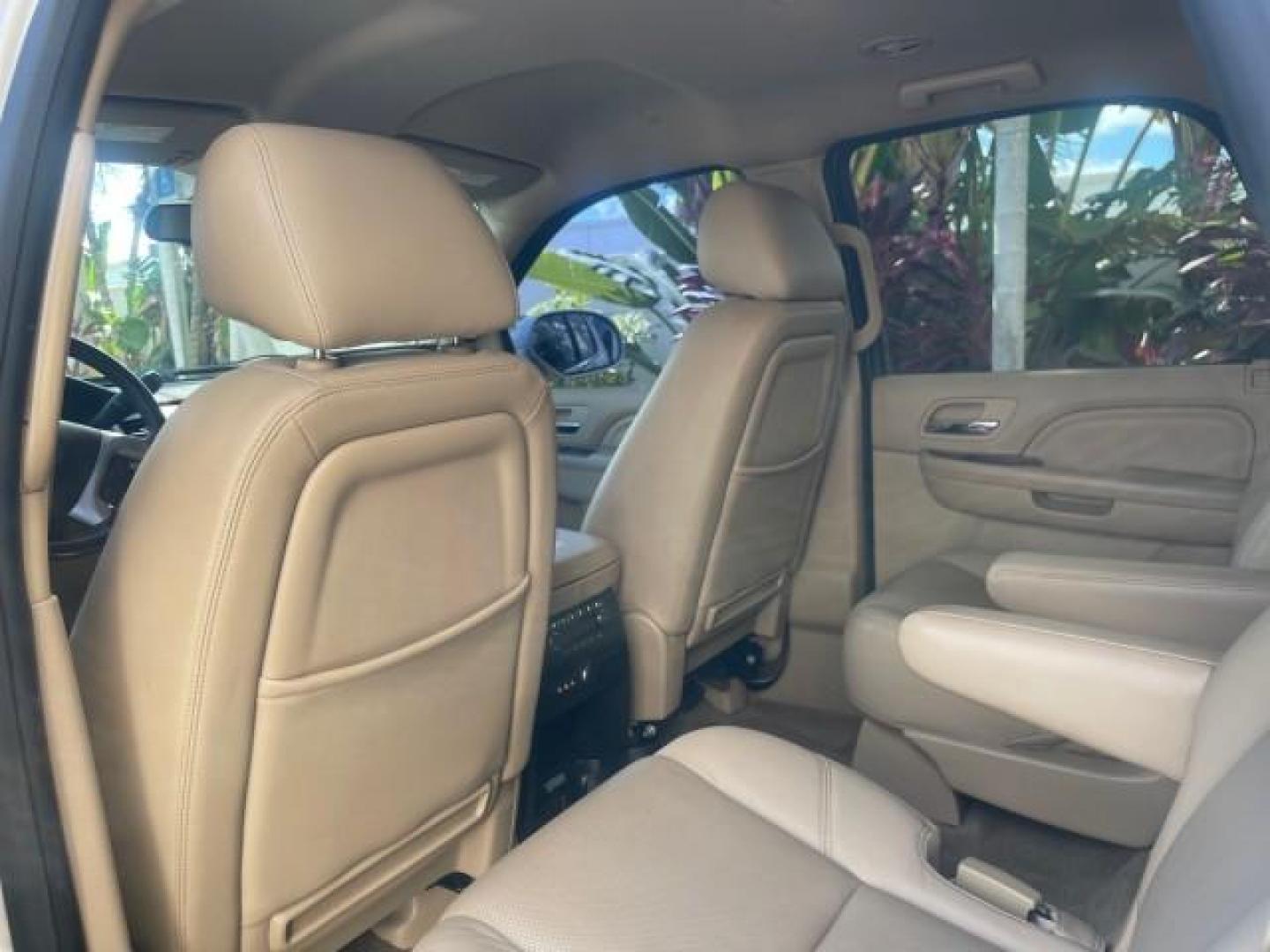 2013 White Diamond Tricoat /Cashmere w/Cocoa Accents Cadillac Escalade LOW MILES 62,315 PEARL WHITE (1GYS3AEF3DR) with an 6.2L Vortec 1000 V8 SFI E85 Engine engine, Automatic transmission, located at 4701 North Dixie Hwy, Pompano Beach, FL, 33064, (954) 422-2889, 26.240938, -80.123474 - OUR WEBPAGE FLORIDACARS1.COM HAS OVER 100 PHOTOS AND FREE CARFAX LINK 2013 CADILLAC ESCALADE WHITE DIAMOND TRICOAT - NEW $$ 63,170 VIN: 1GYS3AEF3DR239301 1 G Y S 3 A E F 3 D R 2 3 9 3 0 1 4 DOOR WAGON/SPORT UTILITY 6.2L V8 F OHV 16V FLEX FUEL REAR WHEEL DRIVE Features A/C Seat(s) ABS Brakes Air Cond - Photo#81