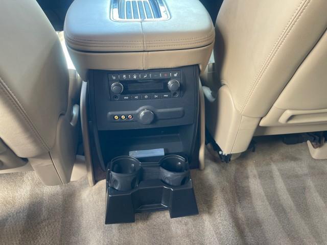 2013 White Diamond Tricoat /Cashmere w/Cocoa Accents Cadillac Escalade LOW MILES 62,322 PEARL WHITE (1GYS3AEF3DR) with an 6.2L Vortec 1000 V8 SFI E85 Engine engine, Automatic transmission, located at 4701 North Dixie Hwy, Pompano Beach, FL, 33064, (954) 422-2889, 26.240938, -80.123474 - OUR WEBPAGE FLORIDACARS1.COM HAS OVER 100 PHOTOS AND FREE CARFAX LINK 2013 CADILLAC ESCALADE WHITE DIAMOND TRICOAT - NEW $$ 63,170 VIN: 1GYS3AEF3DR239301 1 G Y S 3 A E F 3 D R 2 3 9 3 0 1 4 DOOR WAGON/SPORT UTILITY 6.2L V8 F OHV 16V FLEX FUEL REAR WHEEL DRIVE Features A/C Seat(s) ABS Brakes Air Cond - Photo#82