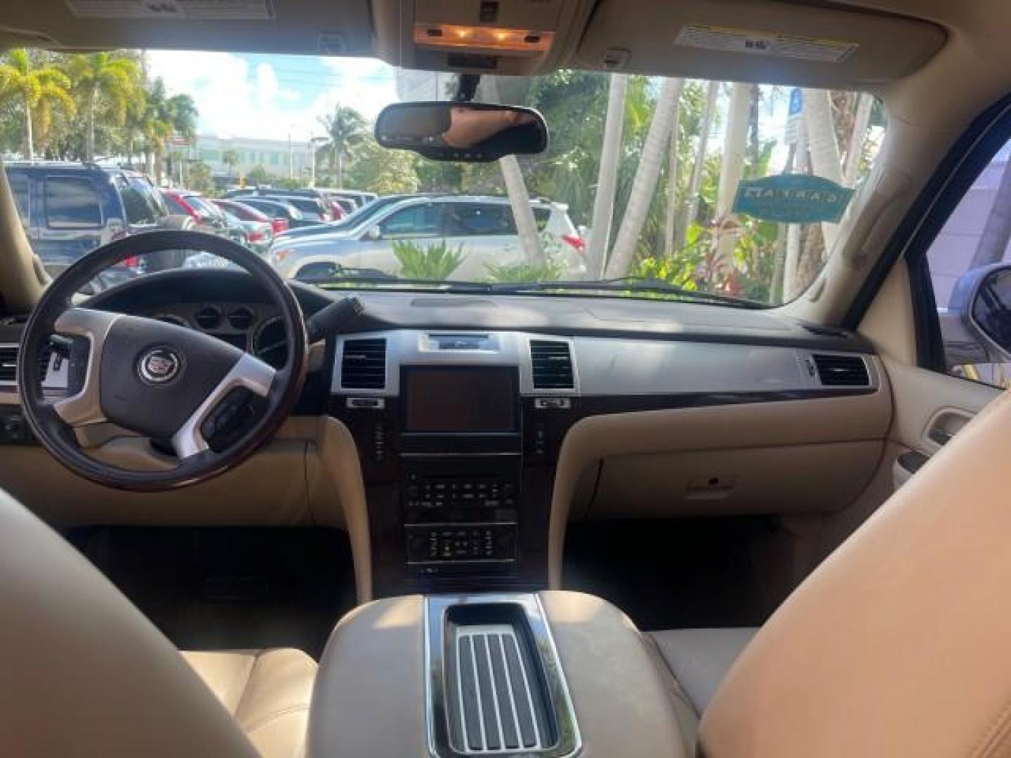 2013 White Diamond Tricoat /Cashmere w/Cocoa Accents Cadillac Escalade LOW MILES 62,315 PEARL WHITE (1GYS3AEF3DR) with an 6.2L Vortec 1000 V8 SFI E85 Engine engine, Automatic transmission, located at 4701 North Dixie Hwy, Pompano Beach, FL, 33064, (954) 422-2889, 26.240938, -80.123474 - OUR WEBPAGE FLORIDACARS1.COM HAS OVER 100 PHOTOS AND FREE CARFAX LINK 2013 CADILLAC ESCALADE WHITE DIAMOND TRICOAT - NEW $$ 63,170 VIN: 1GYS3AEF3DR239301 1 G Y S 3 A E F 3 D R 2 3 9 3 0 1 4 DOOR WAGON/SPORT UTILITY 6.2L V8 F OHV 16V FLEX FUEL REAR WHEEL DRIVE Features A/C Seat(s) ABS Brakes Air Cond - Photo#83