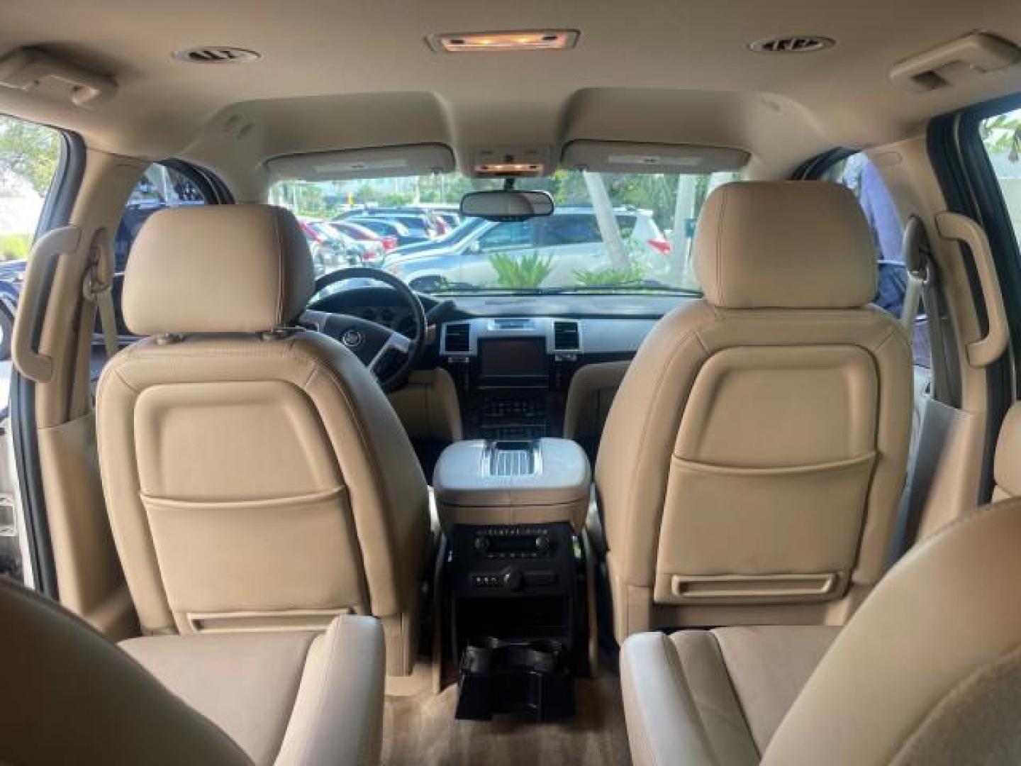 2013 White Diamond Tricoat /Cashmere w/Cocoa Accents Cadillac Escalade LOW MILES 62,315 PEARL WHITE (1GYS3AEF3DR) with an 6.2L Vortec 1000 V8 SFI E85 Engine engine, Automatic transmission, located at 4701 North Dixie Hwy, Pompano Beach, FL, 33064, (954) 422-2889, 26.240938, -80.123474 - OUR WEBPAGE FLORIDACARS1.COM HAS OVER 100 PHOTOS AND FREE CARFAX LINK 2013 CADILLAC ESCALADE WHITE DIAMOND TRICOAT - NEW $$ 63,170 VIN: 1GYS3AEF3DR239301 1 G Y S 3 A E F 3 D R 2 3 9 3 0 1 4 DOOR WAGON/SPORT UTILITY 6.2L V8 F OHV 16V FLEX FUEL REAR WHEEL DRIVE Features A/C Seat(s) ABS Brakes Air Cond - Photo#87