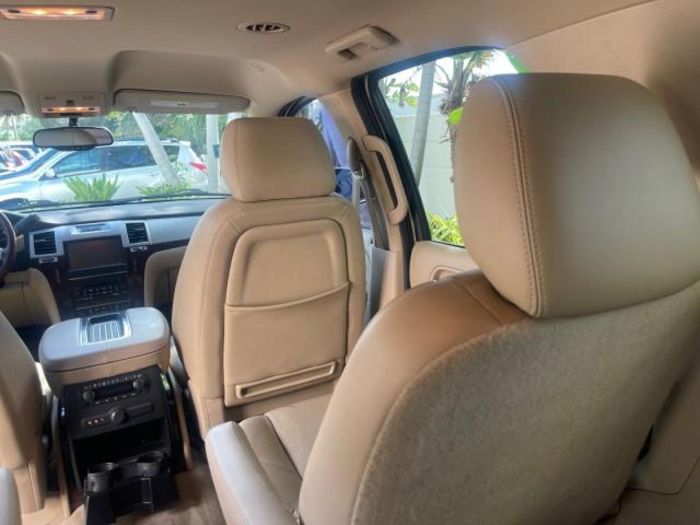 2013 White Diamond Tricoat /Cashmere w/Cocoa Accents Cadillac Escalade LOW MILES 62,315 PEARL WHITE (1GYS3AEF3DR) with an 6.2L Vortec 1000 V8 SFI E85 Engine engine, Automatic transmission, located at 4701 North Dixie Hwy, Pompano Beach, FL, 33064, (954) 422-2889, 26.240938, -80.123474 - OUR WEBPAGE FLORIDACARS1.COM HAS OVER 100 PHOTOS AND FREE CARFAX LINK 2013 CADILLAC ESCALADE WHITE DIAMOND TRICOAT - NEW $$ 63,170 VIN: 1GYS3AEF3DR239301 1 G Y S 3 A E F 3 D R 2 3 9 3 0 1 4 DOOR WAGON/SPORT UTILITY 6.2L V8 F OHV 16V FLEX FUEL REAR WHEEL DRIVE Features A/C Seat(s) ABS Brakes Air Cond - Photo#90