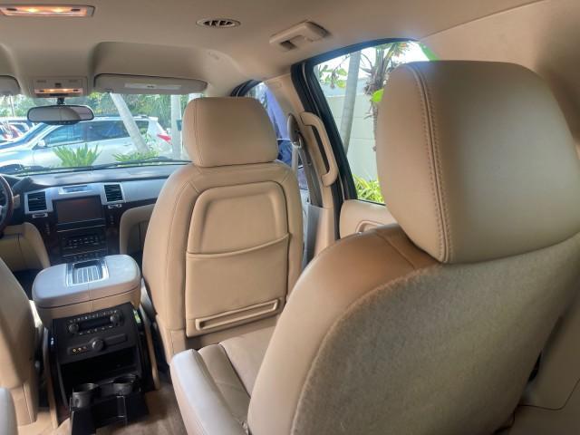 2013 White Diamond Tricoat /Cashmere w/Cocoa Accents Cadillac Escalade LOW MILES 62,322 PEARL WHITE (1GYS3AEF3DR) with an 6.2L Vortec 1000 V8 SFI E85 Engine engine, Automatic transmission, located at 4701 North Dixie Hwy, Pompano Beach, FL, 33064, (954) 422-2889, 26.240938, -80.123474 - OUR WEBPAGE FLORIDACARS1.COM HAS OVER 100 PHOTOS AND FREE CARFAX LINK 2013 CADILLAC ESCALADE WHITE DIAMOND TRICOAT - NEW $$ 63,170 VIN: 1GYS3AEF3DR239301 1 G Y S 3 A E F 3 D R 2 3 9 3 0 1 4 DOOR WAGON/SPORT UTILITY 6.2L V8 F OHV 16V FLEX FUEL REAR WHEEL DRIVE Features A/C Seat(s) ABS Brakes Air Cond - Photo#90