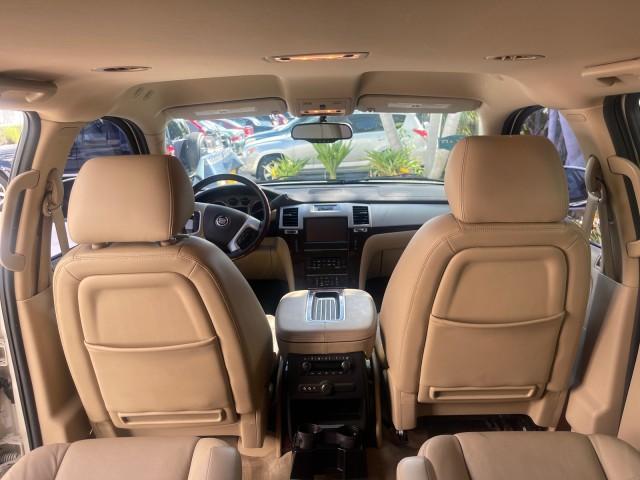 2013 White Diamond Tricoat /Cashmere w/Cocoa Accents Cadillac Escalade LOW MILES 62,322 PEARL WHITE (1GYS3AEF3DR) with an 6.2L Vortec 1000 V8 SFI E85 Engine engine, Automatic transmission, located at 4701 North Dixie Hwy, Pompano Beach, FL, 33064, (954) 422-2889, 26.240938, -80.123474 - OUR WEBPAGE FLORIDACARS1.COM HAS OVER 100 PHOTOS AND FREE CARFAX LINK 2013 CADILLAC ESCALADE WHITE DIAMOND TRICOAT - NEW $$ 63,170 VIN: 1GYS3AEF3DR239301 1 G Y S 3 A E F 3 D R 2 3 9 3 0 1 4 DOOR WAGON/SPORT UTILITY 6.2L V8 F OHV 16V FLEX FUEL REAR WHEEL DRIVE Features A/C Seat(s) ABS Brakes Air Cond - Photo#92