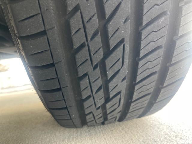 2013 White Diamond Tricoat /Cashmere w/Cocoa Accents Cadillac Escalade LOW MILES 62,322 PEARL WHITE (1GYS3AEF3DR) with an 6.2L Vortec 1000 V8 SFI E85 Engine engine, Automatic transmission, located at 4701 North Dixie Hwy, Pompano Beach, FL, 33064, (954) 422-2889, 26.240938, -80.123474 - OUR WEBPAGE FLORIDACARS1.COM HAS OVER 100 PHOTOS AND FREE CARFAX LINK 2013 CADILLAC ESCALADE WHITE DIAMOND TRICOAT - NEW $$ 63,170 VIN: 1GYS3AEF3DR239301 1 G Y S 3 A E F 3 D R 2 3 9 3 0 1 4 DOOR WAGON/SPORT UTILITY 6.2L V8 F OHV 16V FLEX FUEL REAR WHEEL DRIVE Features A/C Seat(s) ABS Brakes Air Cond - Photo#94