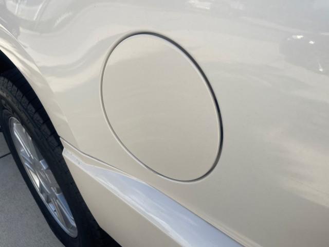 2013 White Diamond Tricoat /Cashmere w/Cocoa Accents Cadillac Escalade LOW MILES 62,322 PEARL WHITE (1GYS3AEF3DR) with an 6.2L Vortec 1000 V8 SFI E85 Engine engine, Automatic transmission, located at 4701 North Dixie Hwy, Pompano Beach, FL, 33064, (954) 422-2889, 26.240938, -80.123474 - OUR WEBPAGE FLORIDACARS1.COM HAS OVER 100 PHOTOS AND FREE CARFAX LINK 2013 CADILLAC ESCALADE WHITE DIAMOND TRICOAT - NEW $$ 63,170 VIN: 1GYS3AEF3DR239301 1 G Y S 3 A E F 3 D R 2 3 9 3 0 1 4 DOOR WAGON/SPORT UTILITY 6.2L V8 F OHV 16V FLEX FUEL REAR WHEEL DRIVE Features A/C Seat(s) ABS Brakes Air Cond - Photo#95