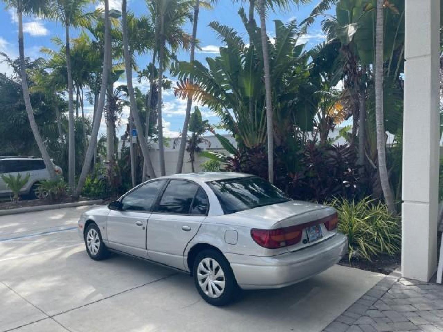 2002 Light Silver /Grey Saturn SL2 LOW MILES 51,437 1 OWNER FLORIDA (1G8ZK54782Z) with an 1.9L DOHC SPFI 16-Valve L4 Aluminum Engine engine, Automatic transmission, located at 4701 North Dixie Hwy, Pompano Beach, FL, 33064, (954) 422-2889, 26.240938, -80.123474 - OUR WEBPAGE FLORIDACARS1.COM HAS OVER 100 PHOTOS AND FREE CARFAX LINK 2002 SATURN S-SERIES SL2 VIN: 1G8ZK54782Z312050 1 G 8 Z K 5 4 7 8 2 Z 3 1 2 0 5 0 SEDAN 4 DR 1.9L I4 F DOHC 16V GASOLINE FRONT WHEEL DRIVE Features Air Conditioning AM/FM Stereo Automatic Transmission Cloth Seats Rear Defroster Pr - Photo#5