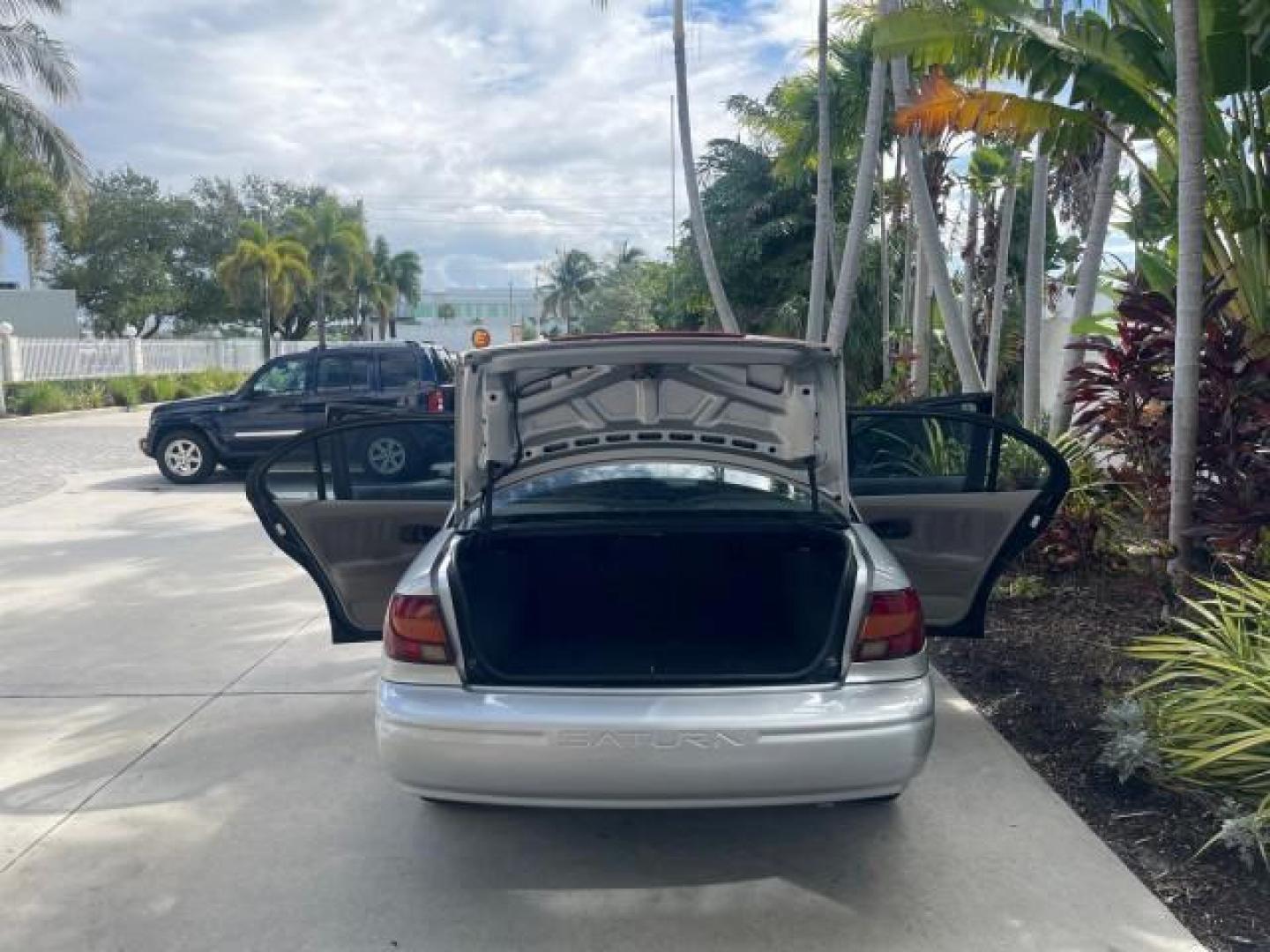 2002 Light Silver /Grey Saturn SL2 LOW MILES 51,437 1 OWNER FLORIDA (1G8ZK54782Z) with an 1.9L DOHC SPFI 16-Valve L4 Aluminum Engine engine, Automatic transmission, located at 4701 North Dixie Hwy, Pompano Beach, FL, 33064, (954) 422-2889, 26.240938, -80.123474 - OUR WEBPAGE FLORIDACARS1.COM HAS OVER 100 PHOTOS AND FREE CARFAX LINK 2002 SATURN S-SERIES SL2 VIN: 1G8ZK54782Z312050 1 G 8 Z K 5 4 7 8 2 Z 3 1 2 0 5 0 SEDAN 4 DR 1.9L I4 F DOHC 16V GASOLINE FRONT WHEEL DRIVE Features Air Conditioning AM/FM Stereo Automatic Transmission Cloth Seats Rear Defroster Pr - Photo#15