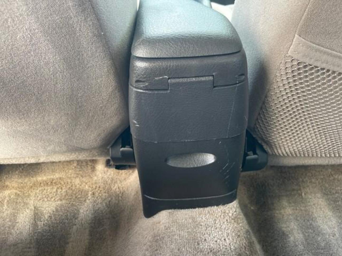 2002 Light Silver /Grey Saturn SL2 LOW MILES 51,437 1 OWNER FLORIDA (1G8ZK54782Z) with an 1.9L DOHC SPFI 16-Valve L4 Aluminum Engine engine, Automatic transmission, located at 4701 North Dixie Hwy, Pompano Beach, FL, 33064, (954) 422-2889, 26.240938, -80.123474 - OUR WEBPAGE FLORIDACARS1.COM HAS OVER 100 PHOTOS AND FREE CARFAX LINK 2002 SATURN S-SERIES SL2 VIN: 1G8ZK54782Z312050 1 G 8 Z K 5 4 7 8 2 Z 3 1 2 0 5 0 SEDAN 4 DR 1.9L I4 F DOHC 16V GASOLINE FRONT WHEEL DRIVE Features Air Conditioning AM/FM Stereo Automatic Transmission Cloth Seats Rear Defroster Pr - Photo#75