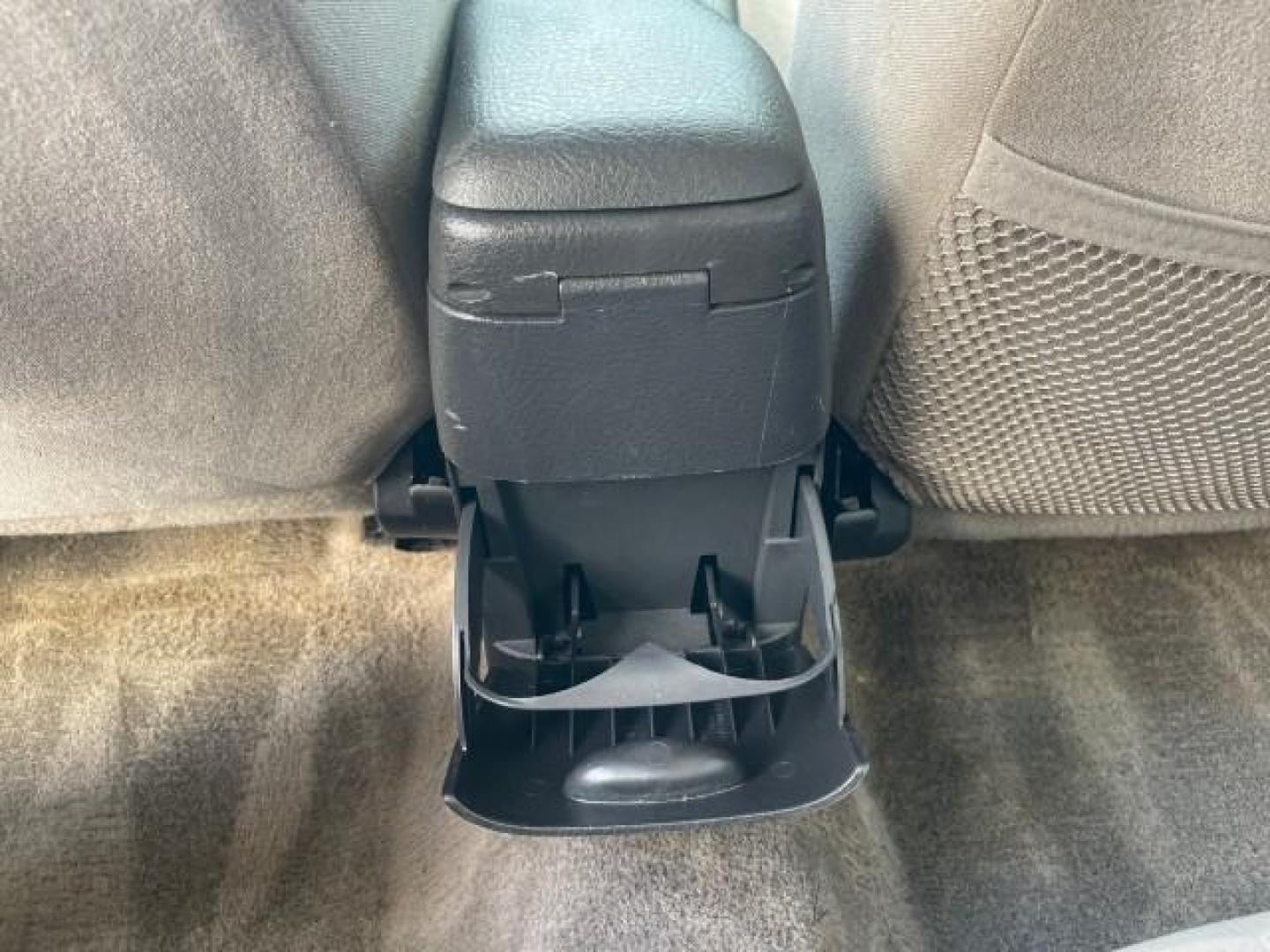 2002 Light Silver /Grey Saturn SL2 LOW MILES 51,437 1 OWNER FLORIDA (1G8ZK54782Z) with an 1.9L DOHC SPFI 16-Valve L4 Aluminum Engine engine, Automatic transmission, located at 4701 North Dixie Hwy, Pompano Beach, FL, 33064, (954) 422-2889, 26.240938, -80.123474 - OUR WEBPAGE FLORIDACARS1.COM HAS OVER 100 PHOTOS AND FREE CARFAX LINK 2002 SATURN S-SERIES SL2 VIN: 1G8ZK54782Z312050 1 G 8 Z K 5 4 7 8 2 Z 3 1 2 0 5 0 SEDAN 4 DR 1.9L I4 F DOHC 16V GASOLINE FRONT WHEEL DRIVE Features Air Conditioning AM/FM Stereo Automatic Transmission Cloth Seats Rear Defroster Pr - Photo#76