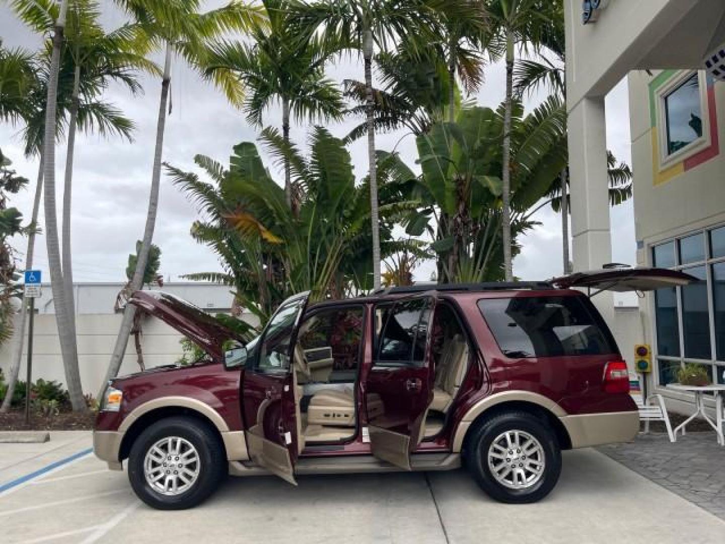 2012 Autumn Red Metallic /Camel Ford Expedition XLT LOW MILES 73,308 4WD (1FMJU1J54CE) with an 5.4L SOHC 24-Valve V8 FFV Engine engine, Automatic transmission, located at 4701 North Dixie Hwy, Pompano Beach, FL, 33064, (954) 422-2889, 26.240938, -80.123474 - OUR WEBPAGE FLORIDACARS1.COM HAS OVER 100 PHOTOS AND FREE CARFAX LINK 2012 FORD EXPEDITION XLT VIN: 1FMJU1J54CEF49311 1 F M J U 1 J 5 4 C E F 4 9 3 1 1 4 DOOR WAGON/SPORT UTILITY 5.4L V8 F SOHC 24V FLEX FUEL REAR WHEEL DRIVE W/ 4X4 Features 4WD/AWD ABS Brakes Air Conditioning Alloy Wheels AM/FM Ster - Photo#8