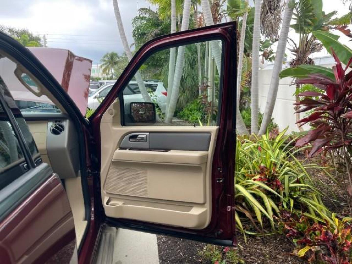 2012 Autumn Red Metallic /Camel Ford Expedition XLT LOW MILES 73,308 4WD (1FMJU1J54CE) with an 5.4L SOHC 24-Valve V8 FFV Engine engine, Automatic transmission, located at 4701 North Dixie Hwy, Pompano Beach, FL, 33064, (954) 422-2889, 26.240938, -80.123474 - OUR WEBPAGE FLORIDACARS1.COM HAS OVER 100 PHOTOS AND FREE CARFAX LINK 2012 FORD EXPEDITION XLT VIN: 1FMJU1J54CEF49311 1 F M J U 1 J 5 4 C E F 4 9 3 1 1 4 DOOR WAGON/SPORT UTILITY 5.4L V8 F SOHC 24V FLEX FUEL REAR WHEEL DRIVE W/ 4X4 Features 4WD/AWD ABS Brakes Air Conditioning Alloy Wheels AM/FM Ster - Photo#11