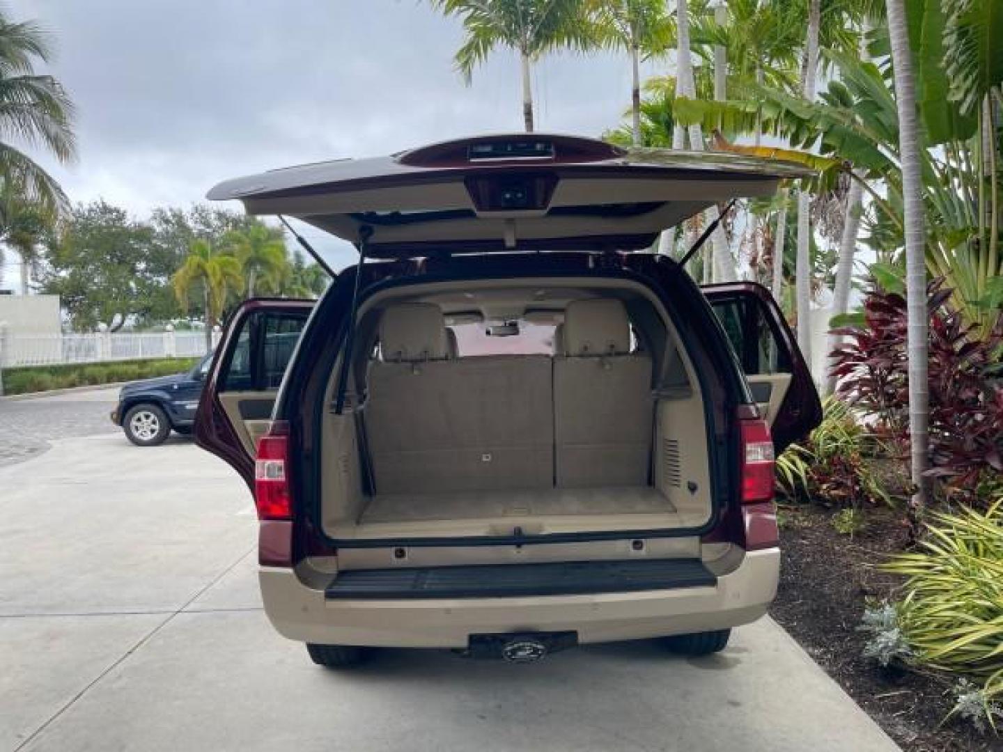 2012 Autumn Red Metallic /Camel Ford Expedition XLT LOW MILES 73,308 4WD (1FMJU1J54CE) with an 5.4L SOHC 24-Valve V8 FFV Engine engine, Automatic transmission, located at 4701 North Dixie Hwy, Pompano Beach, FL, 33064, (954) 422-2889, 26.240938, -80.123474 - OUR WEBPAGE FLORIDACARS1.COM HAS OVER 100 PHOTOS AND FREE CARFAX LINK 2012 FORD EXPEDITION XLT VIN: 1FMJU1J54CEF49311 1 F M J U 1 J 5 4 C E F 4 9 3 1 1 4 DOOR WAGON/SPORT UTILITY 5.4L V8 F SOHC 24V FLEX FUEL REAR WHEEL DRIVE W/ 4X4 Features 4WD/AWD ABS Brakes Air Conditioning Alloy Wheels AM/FM Ster - Photo#15