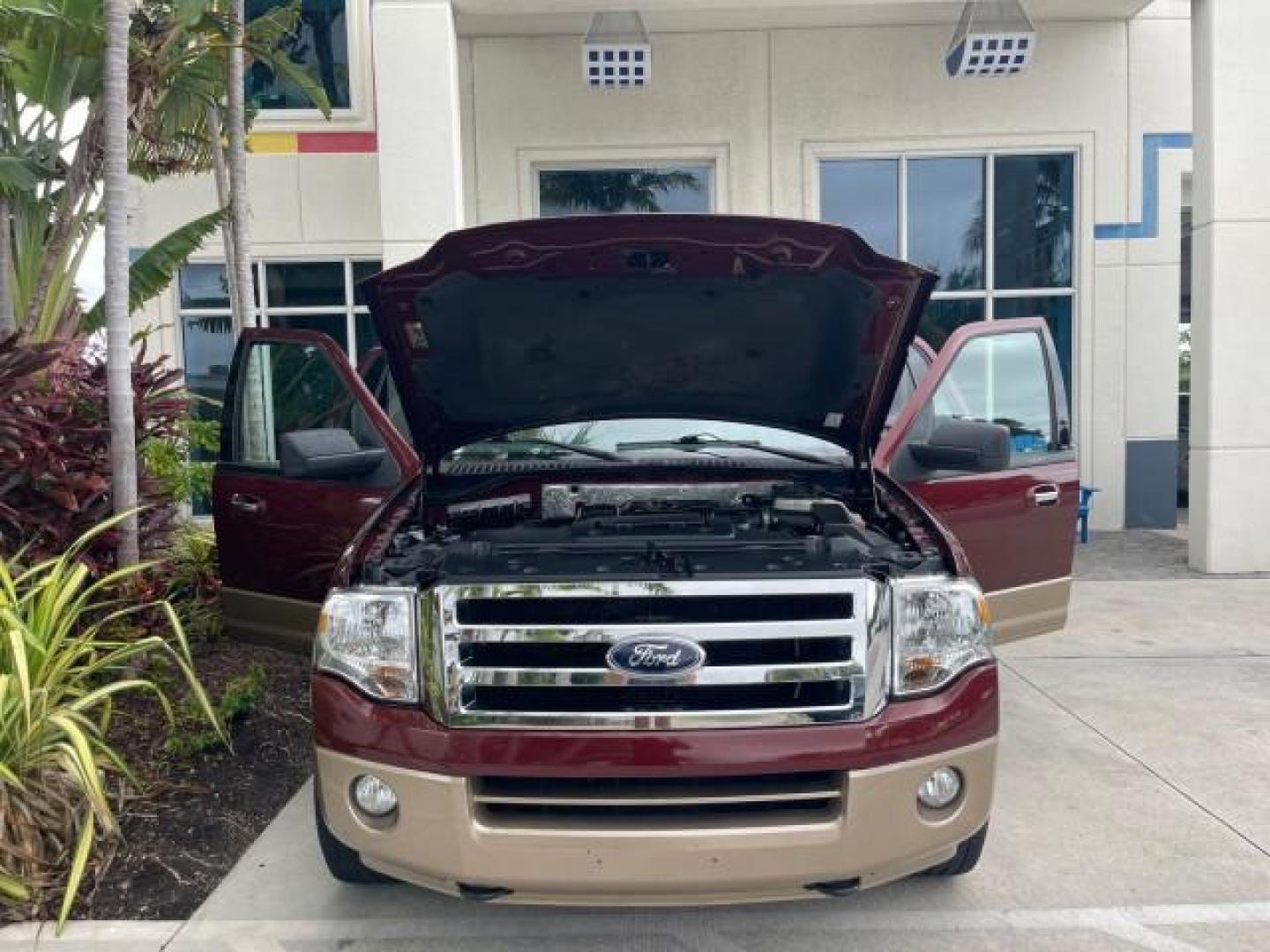 2012 Autumn Red Metallic /Camel Ford Expedition XLT LOW MILES 73,308 4WD (1FMJU1J54CE) with an 5.4L SOHC 24-Valve V8 FFV Engine engine, Automatic transmission, located at 4701 North Dixie Hwy, Pompano Beach, FL, 33064, (954) 422-2889, 26.240938, -80.123474 - OUR WEBPAGE FLORIDACARS1.COM HAS OVER 100 PHOTOS AND FREE CARFAX LINK 2012 FORD EXPEDITION XLT VIN: 1FMJU1J54CEF49311 1 F M J U 1 J 5 4 C E F 4 9 3 1 1 4 DOOR WAGON/SPORT UTILITY 5.4L V8 F SOHC 24V FLEX FUEL REAR WHEEL DRIVE W/ 4X4 Features 4WD/AWD ABS Brakes Air Conditioning Alloy Wheels AM/FM Ster - Photo#17