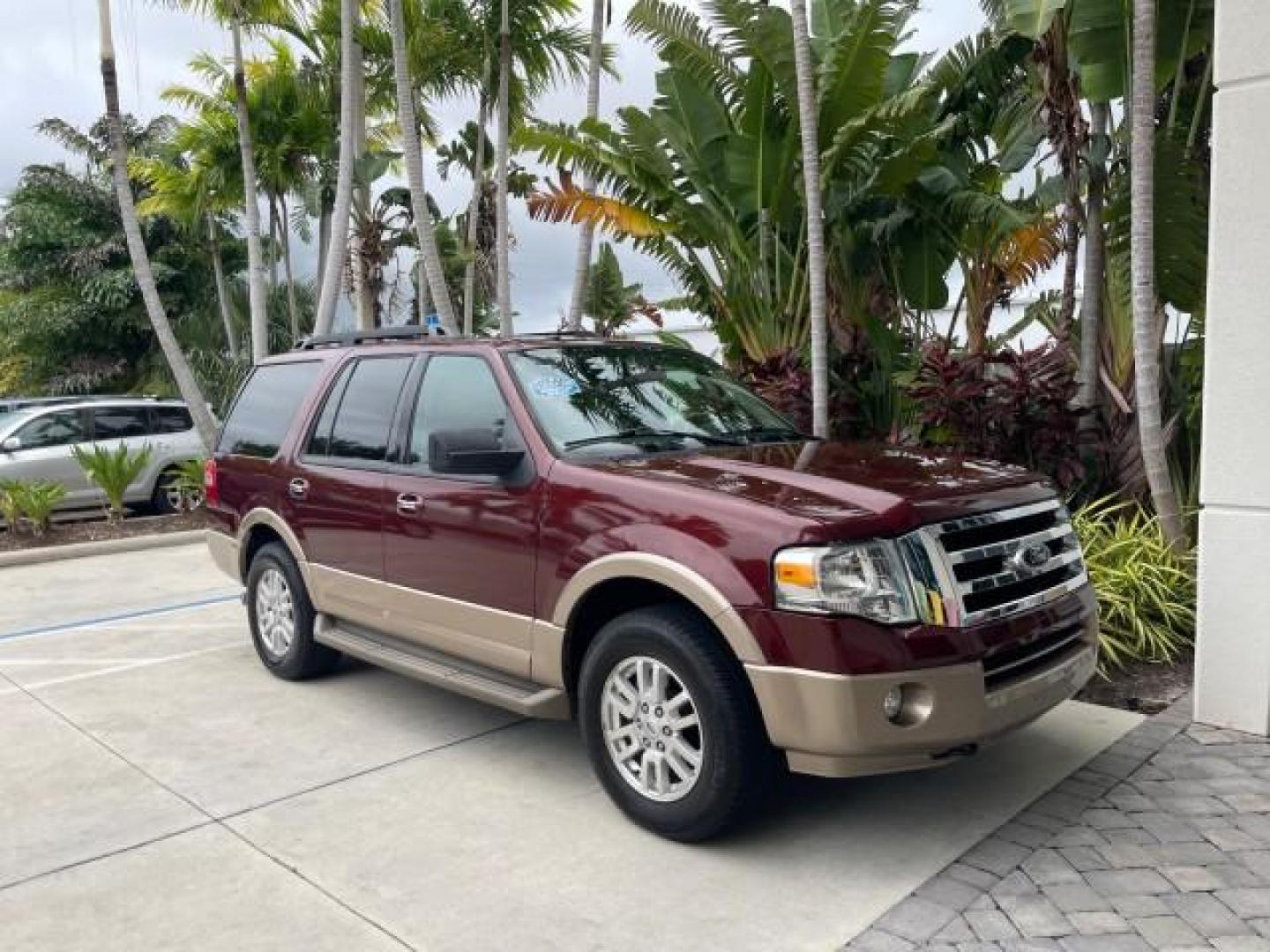 2012 Autumn Red Metallic /Camel Ford Expedition XLT LOW MILES 73,308 4WD (1FMJU1J54CE) with an 5.4L SOHC 24-Valve V8 FFV Engine engine, Automatic transmission, located at 4701 North Dixie Hwy, Pompano Beach, FL, 33064, (954) 422-2889, 26.240938, -80.123474 - OUR WEBPAGE FLORIDACARS1.COM HAS OVER 100 PHOTOS AND FREE CARFAX LINK 2012 FORD EXPEDITION XLT VIN: 1FMJU1J54CEF49311 1 F M J U 1 J 5 4 C E F 4 9 3 1 1 4 DOOR WAGON/SPORT UTILITY 5.4L V8 F SOHC 24V FLEX FUEL REAR WHEEL DRIVE W/ 4X4 Features 4WD/AWD ABS Brakes Air Conditioning Alloy Wheels AM/FM Ster - Photo#24