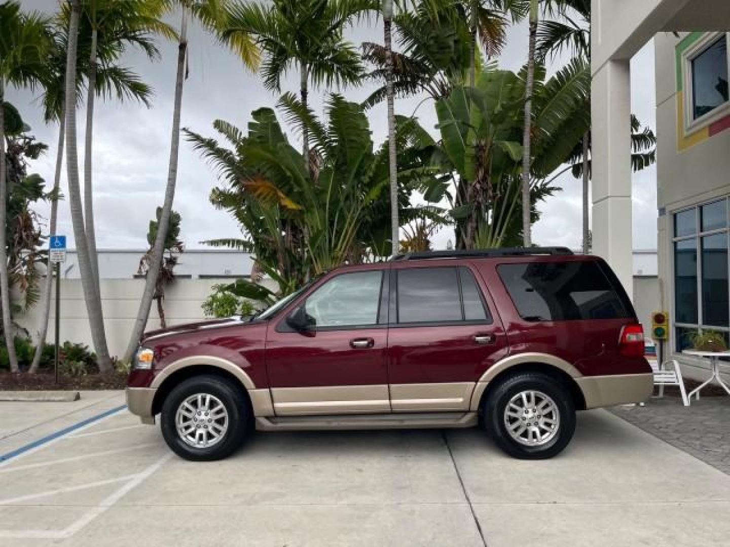 2012 Autumn Red Metallic /Camel Ford Expedition XLT LOW MILES 73,308 4WD (1FMJU1J54CE) with an 5.4L SOHC 24-Valve V8 FFV Engine engine, Automatic transmission, located at 4701 North Dixie Hwy, Pompano Beach, FL, 33064, (954) 422-2889, 26.240938, -80.123474 - OUR WEBPAGE FLORIDACARS1.COM HAS OVER 100 PHOTOS AND FREE CARFAX LINK 2012 FORD EXPEDITION XLT VIN: 1FMJU1J54CEF49311 1 F M J U 1 J 5 4 C E F 4 9 3 1 1 4 DOOR WAGON/SPORT UTILITY 5.4L V8 F SOHC 24V FLEX FUEL REAR WHEEL DRIVE W/ 4X4 Features 4WD/AWD ABS Brakes Air Conditioning Alloy Wheels AM/FM Ster - Photo#31