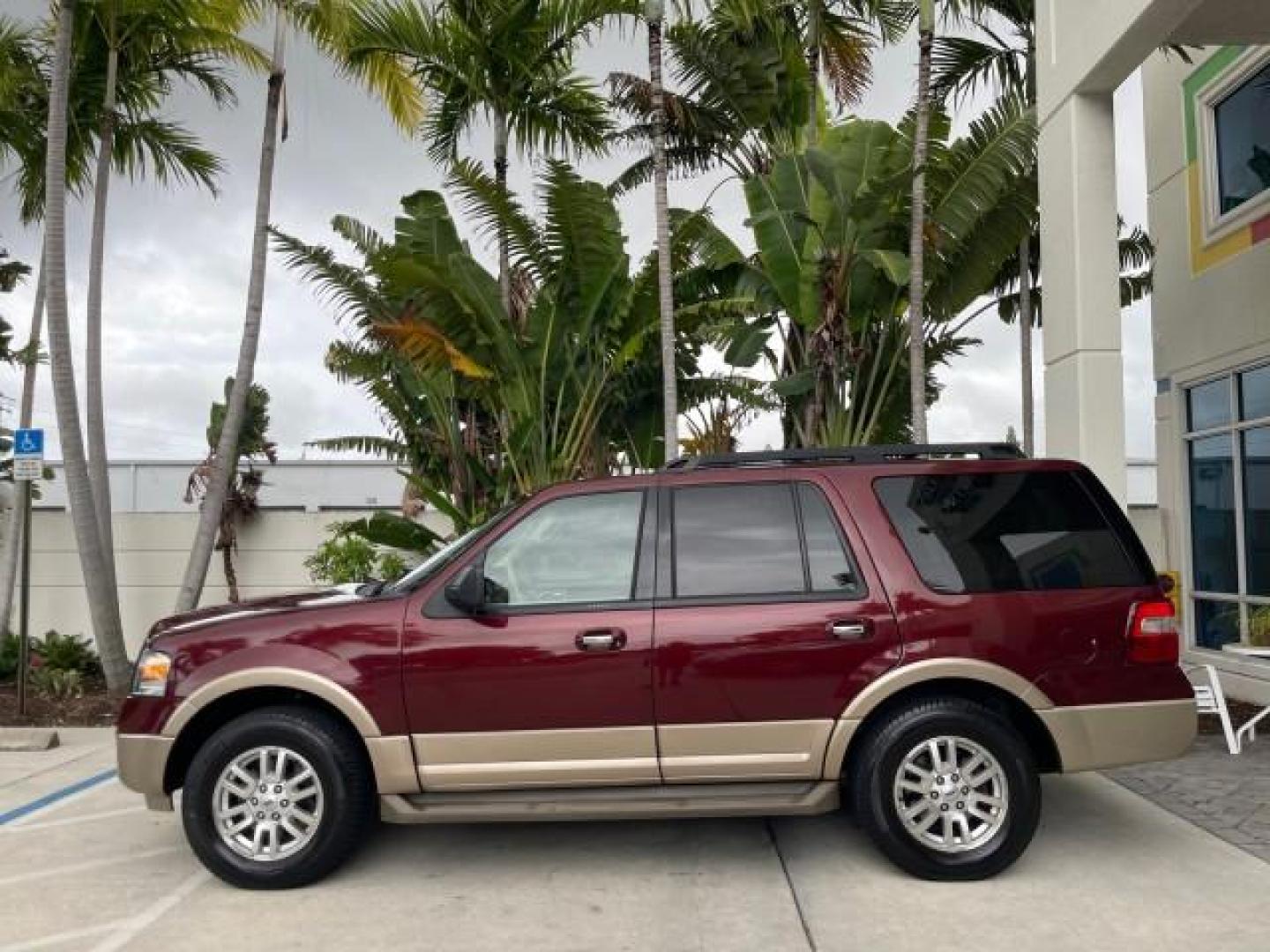 2012 Autumn Red Metallic /Camel Ford Expedition XLT LOW MILES 73,308 4WD (1FMJU1J54CE) with an 5.4L SOHC 24-Valve V8 FFV Engine engine, Automatic transmission, located at 4701 North Dixie Hwy, Pompano Beach, FL, 33064, (954) 422-2889, 26.240938, -80.123474 - OUR WEBPAGE FLORIDACARS1.COM HAS OVER 100 PHOTOS AND FREE CARFAX LINK 2012 FORD EXPEDITION XLT VIN: 1FMJU1J54CEF49311 1 F M J U 1 J 5 4 C E F 4 9 3 1 1 4 DOOR WAGON/SPORT UTILITY 5.4L V8 F SOHC 24V FLEX FUEL REAR WHEEL DRIVE W/ 4X4 Features 4WD/AWD ABS Brakes Air Conditioning Alloy Wheels AM/FM Ster - Photo#32