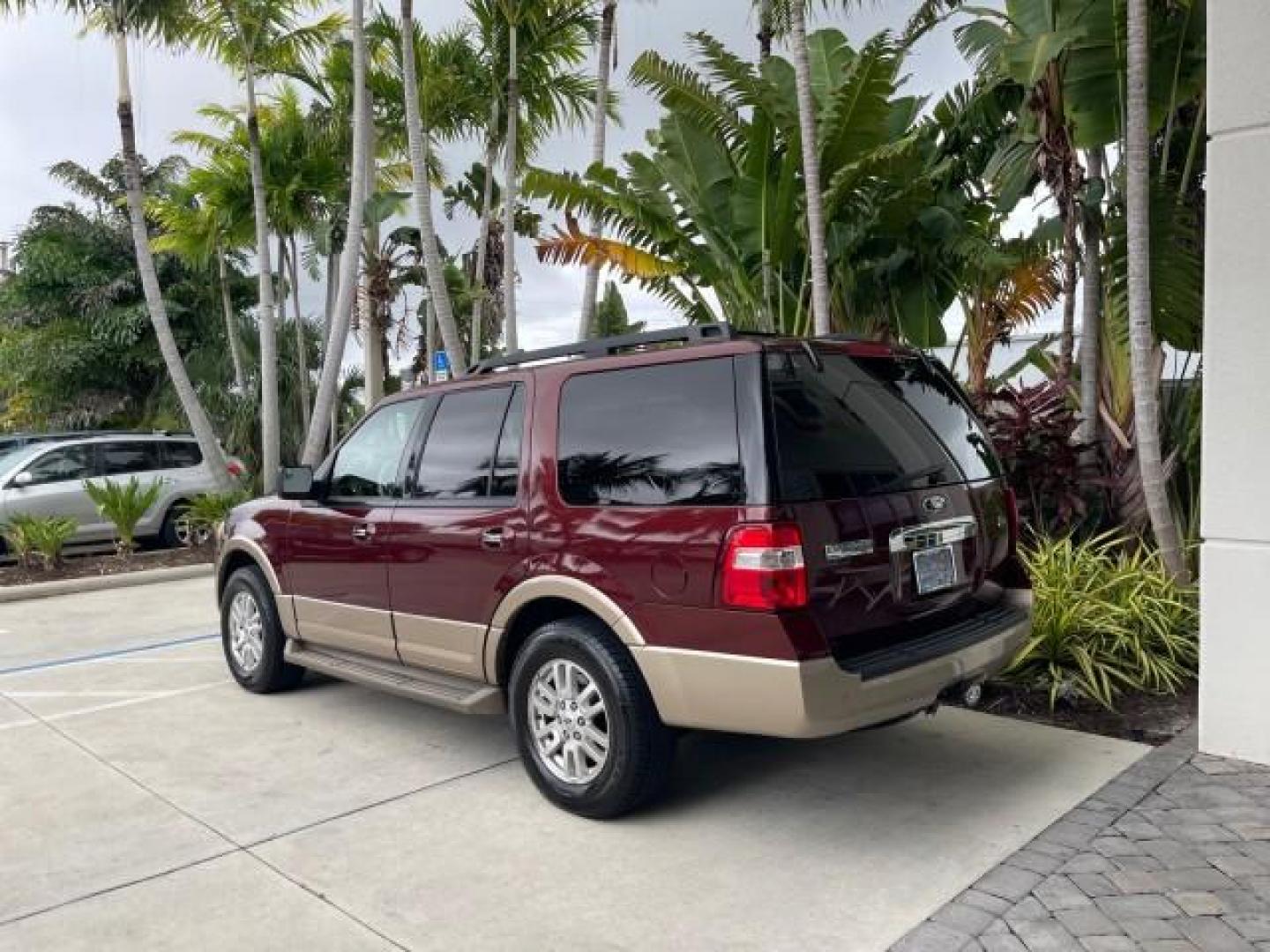2012 Autumn Red Metallic /Camel Ford Expedition XLT LOW MILES 73,308 4WD (1FMJU1J54CE) with an 5.4L SOHC 24-Valve V8 FFV Engine engine, Automatic transmission, located at 4701 North Dixie Hwy, Pompano Beach, FL, 33064, (954) 422-2889, 26.240938, -80.123474 - OUR WEBPAGE FLORIDACARS1.COM HAS OVER 100 PHOTOS AND FREE CARFAX LINK 2012 FORD EXPEDITION XLT VIN: 1FMJU1J54CEF49311 1 F M J U 1 J 5 4 C E F 4 9 3 1 1 4 DOOR WAGON/SPORT UTILITY 5.4L V8 F SOHC 24V FLEX FUEL REAR WHEEL DRIVE W/ 4X4 Features 4WD/AWD ABS Brakes Air Conditioning Alloy Wheels AM/FM Ster - Photo#33