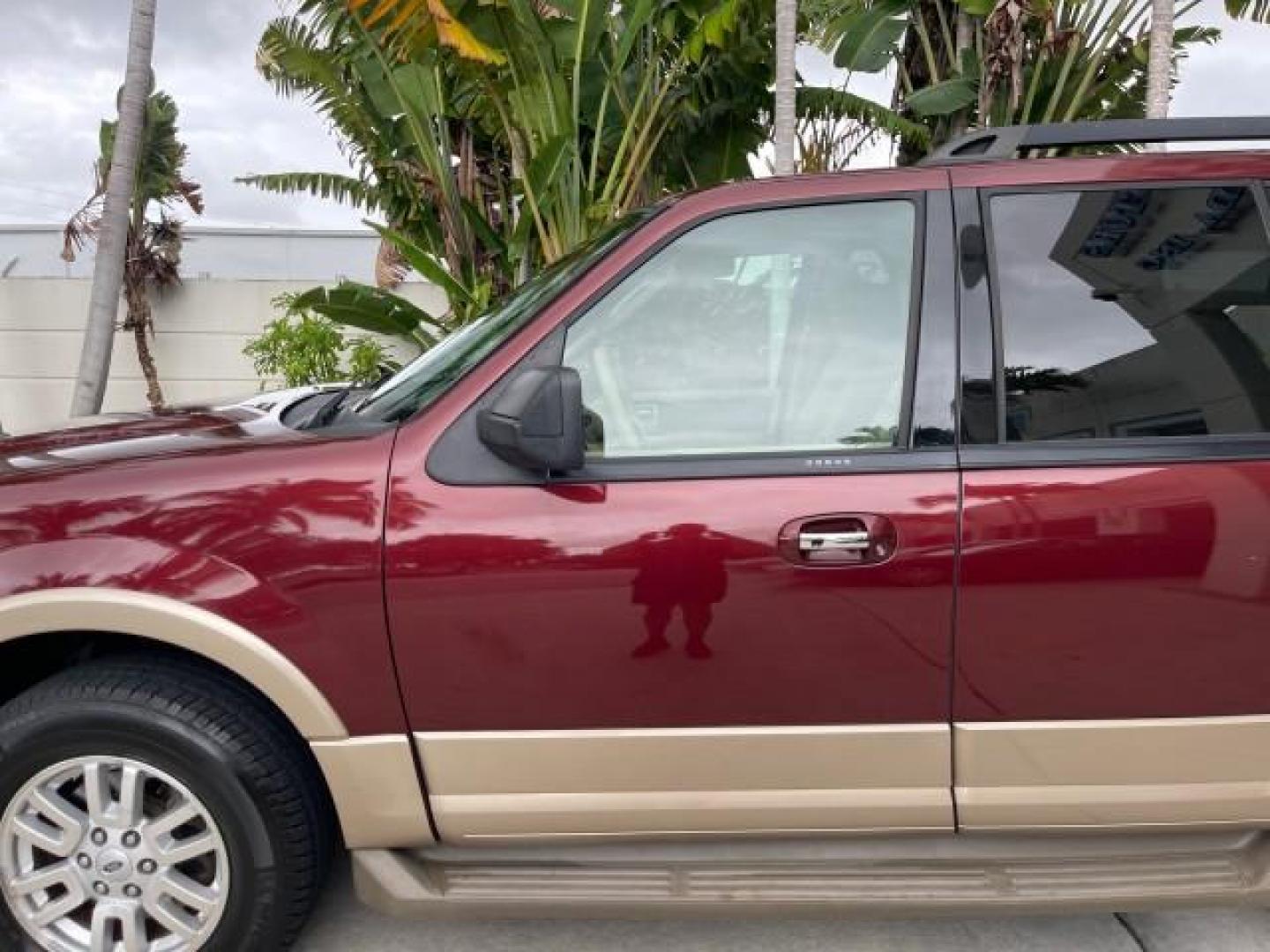 2012 Autumn Red Metallic /Camel Ford Expedition XLT LOW MILES 73,308 4WD (1FMJU1J54CE) with an 5.4L SOHC 24-Valve V8 FFV Engine engine, Automatic transmission, located at 4701 North Dixie Hwy, Pompano Beach, FL, 33064, (954) 422-2889, 26.240938, -80.123474 - OUR WEBPAGE FLORIDACARS1.COM HAS OVER 100 PHOTOS AND FREE CARFAX LINK 2012 FORD EXPEDITION XLT VIN: 1FMJU1J54CEF49311 1 F M J U 1 J 5 4 C E F 4 9 3 1 1 4 DOOR WAGON/SPORT UTILITY 5.4L V8 F SOHC 24V FLEX FUEL REAR WHEEL DRIVE W/ 4X4 Features 4WD/AWD ABS Brakes Air Conditioning Alloy Wheels AM/FM Ster - Photo#38