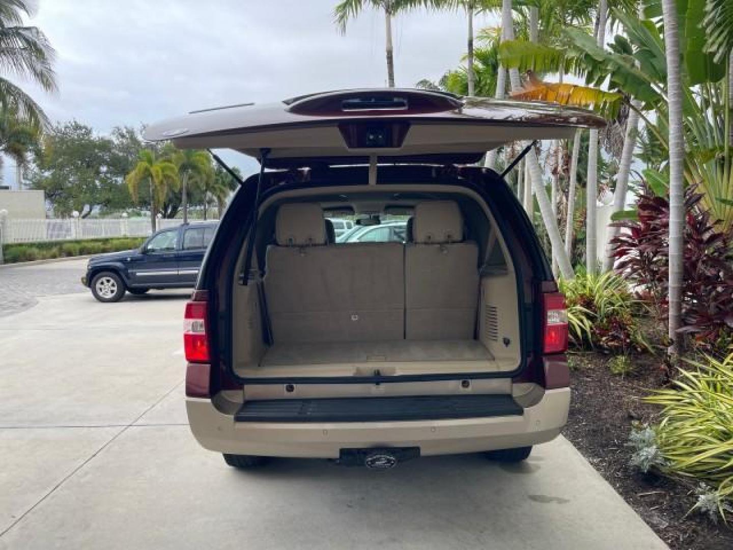 2012 Autumn Red Metallic /Camel Ford Expedition XLT LOW MILES 73,308 4WD (1FMJU1J54CE) with an 5.4L SOHC 24-Valve V8 FFV Engine engine, Automatic transmission, located at 4701 North Dixie Hwy, Pompano Beach, FL, 33064, (954) 422-2889, 26.240938, -80.123474 - OUR WEBPAGE FLORIDACARS1.COM HAS OVER 100 PHOTOS AND FREE CARFAX LINK 2012 FORD EXPEDITION XLT VIN: 1FMJU1J54CEF49311 1 F M J U 1 J 5 4 C E F 4 9 3 1 1 4 DOOR WAGON/SPORT UTILITY 5.4L V8 F SOHC 24V FLEX FUEL REAR WHEEL DRIVE W/ 4X4 Features 4WD/AWD ABS Brakes Air Conditioning Alloy Wheels AM/FM Ster - Photo#98