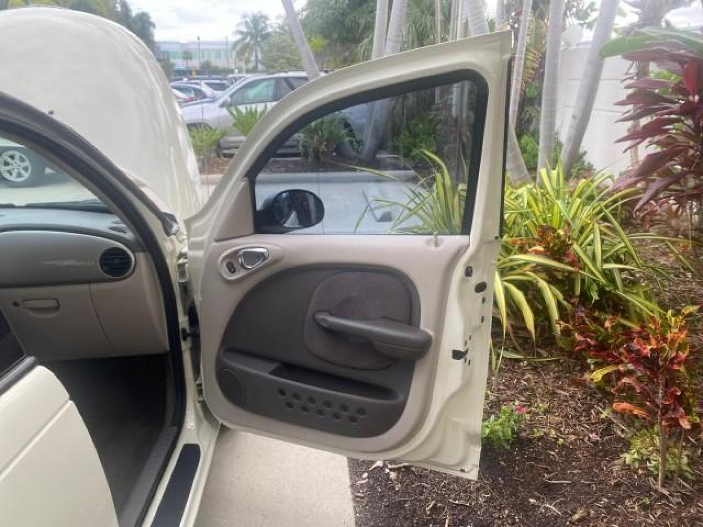 2004 Cool Vanilla /Dark Slate Gray Chrysler PT Cruiser Touring LOW MILES 46,180 (3C4FY58B34T) with an 2.4L 4-Cyl Engine engine, Automatic transmission, located at 4701 North Dixie Hwy, Pompano Beach, FL, 33064, (954) 422-2889, 26.240938, -80.123474 - OUR WEBPAGE FLORIDACARS1.COM HAS OVER 100 PHOTOS AND FREE CARFAX LINK 2004 CHRYSLER PT CRUISER TOURING EDITION VIN: 3C4FY58B34T209277 3 C 4 F Y 5 8 B 3 4 T 2 0 9 2 7 7 VAN 2.4L I4 F DOHC 16V GASOLINE 29 MPG FRONT WHEEL DRIVE Features Air Conditioning Alloy Wheels AM/FM Stereo Automatic Transmission - Photo#11