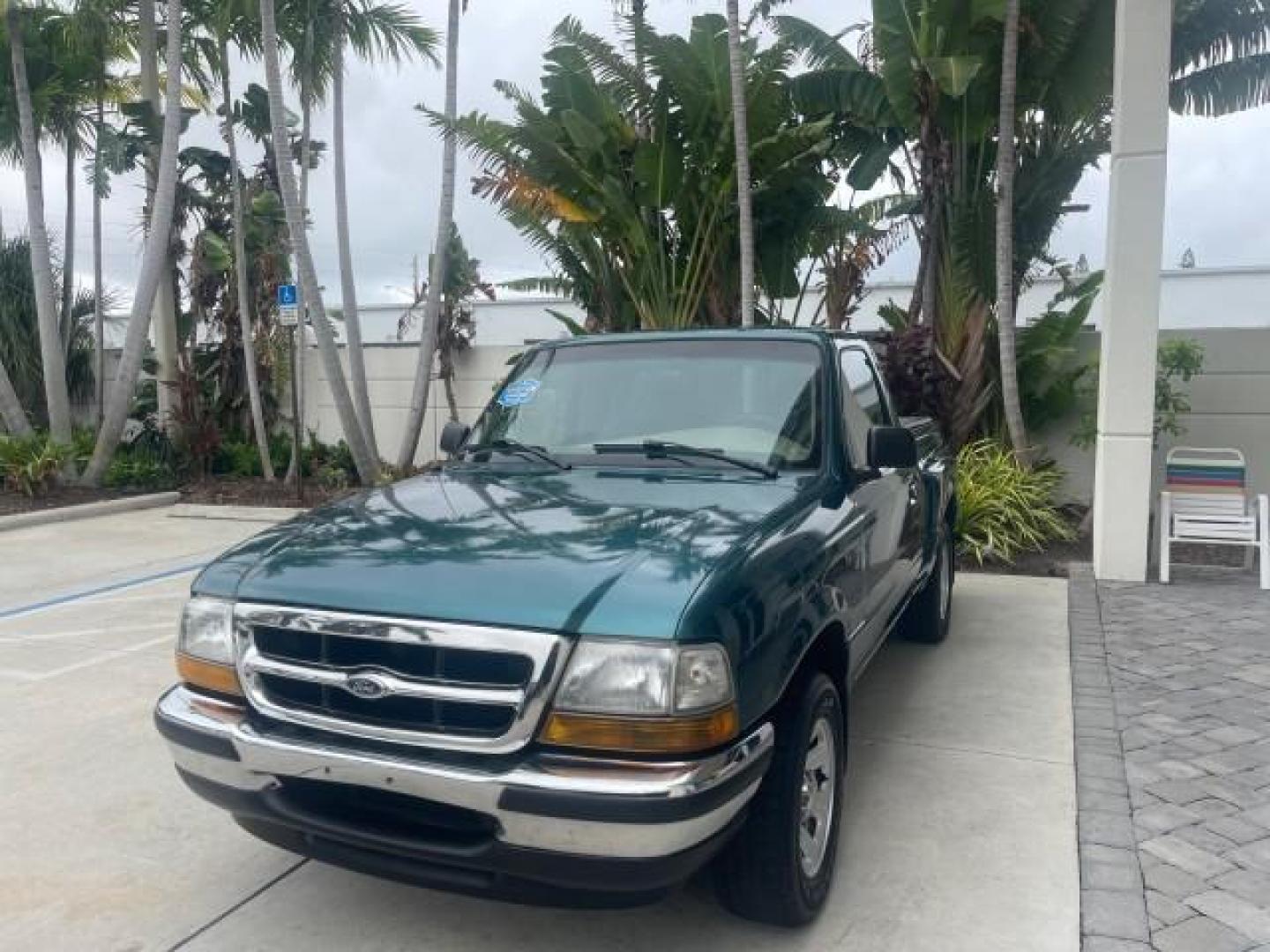 1998 Deep Emerald Green (CC/Met) /Medium Graphite Ford Ranger XL LOW MILES 4 CYL LOW MILES (1FTYR10C0WP) with an 2.5L EFI 4-Cyl Engine engine, Automatic transmission, located at 4701 North Dixie Hwy, Pompano Beach, FL, 33064, (954) 422-2889, 26.240938, -80.123474 - OUR WEBPAGE FLORIDACARS1.COM HAS OVER 100 PHOTOS AND FREE CARFAX LINK 1998 FORD RANGER SPLASH FLARESIDE VIN: 1FTYR10C0WPA84443 1 F T Y R 1 0 C 0 W P A 8 4 4 4 3 PICKUP 2.5L I4 F SOHC 8V GASOLINE 27 MPG REAR WHEEL DRIVE Features ABS Brakes Automatic Transmission Cassette Player Cloth Seats Ice Cold A - Photo#3