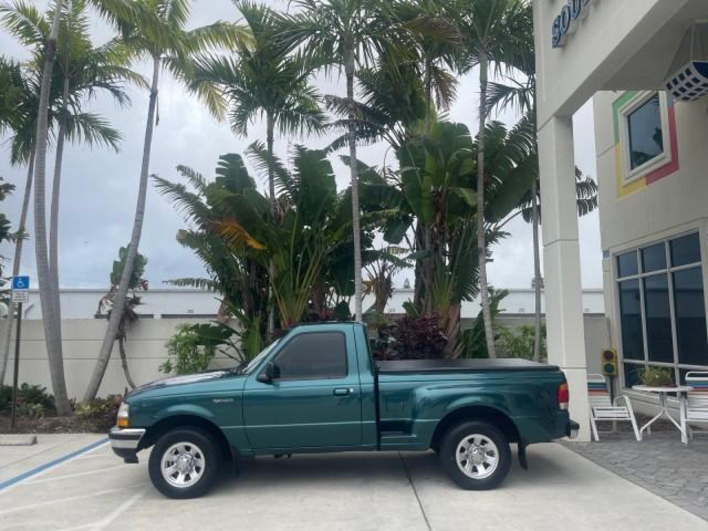 1998 Deep Emerald Green (CC/Met) /Medium Graphite Ford Ranger XL LOW MILES 4 CYL LOW MILES (1FTYR10C0WP) with an 2.5L EFI 4-Cyl Engine engine, Automatic transmission, located at 4701 North Dixie Hwy, Pompano Beach, FL, 33064, (954) 422-2889, 26.240938, -80.123474 - OUR WEBPAGE FLORIDACARS1.COM HAS OVER 100 PHOTOS AND FREE CARFAX LINK 1998 FORD RANGER SPLASH FLARESIDE VIN: 1FTYR10C0WPA84443 1 F T Y R 1 0 C 0 W P A 8 4 4 4 3 PICKUP 2.5L I4 F SOHC 8V GASOLINE 27 MPG REAR WHEEL DRIVE Features ABS Brakes Automatic Transmission Cassette Player Cloth Seats Ice Cold A - Photo#4