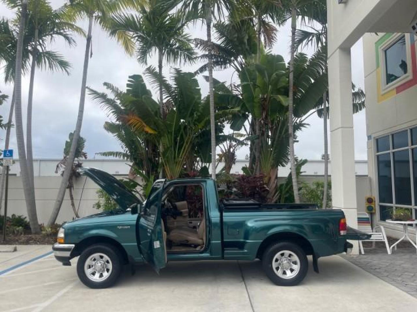 1998 Deep Emerald Green (CC/Met) /Medium Graphite Ford Ranger XL LOW MILES 4 CYL LOW MILES (1FTYR10C0WP) with an 2.5L EFI 4-Cyl Engine engine, Automatic transmission, located at 4701 North Dixie Hwy, Pompano Beach, FL, 33064, (954) 422-2889, 26.240938, -80.123474 - OUR WEBPAGE FLORIDACARS1.COM HAS OVER 100 PHOTOS AND FREE CARFAX LINK 1998 FORD RANGER SPLASH FLARESIDE VIN: 1FTYR10C0WPA84443 1 F T Y R 1 0 C 0 W P A 8 4 4 4 3 PICKUP 2.5L I4 F SOHC 8V GASOLINE 27 MPG REAR WHEEL DRIVE Features ABS Brakes Automatic Transmission Cassette Player Cloth Seats Ice Cold A - Photo#8