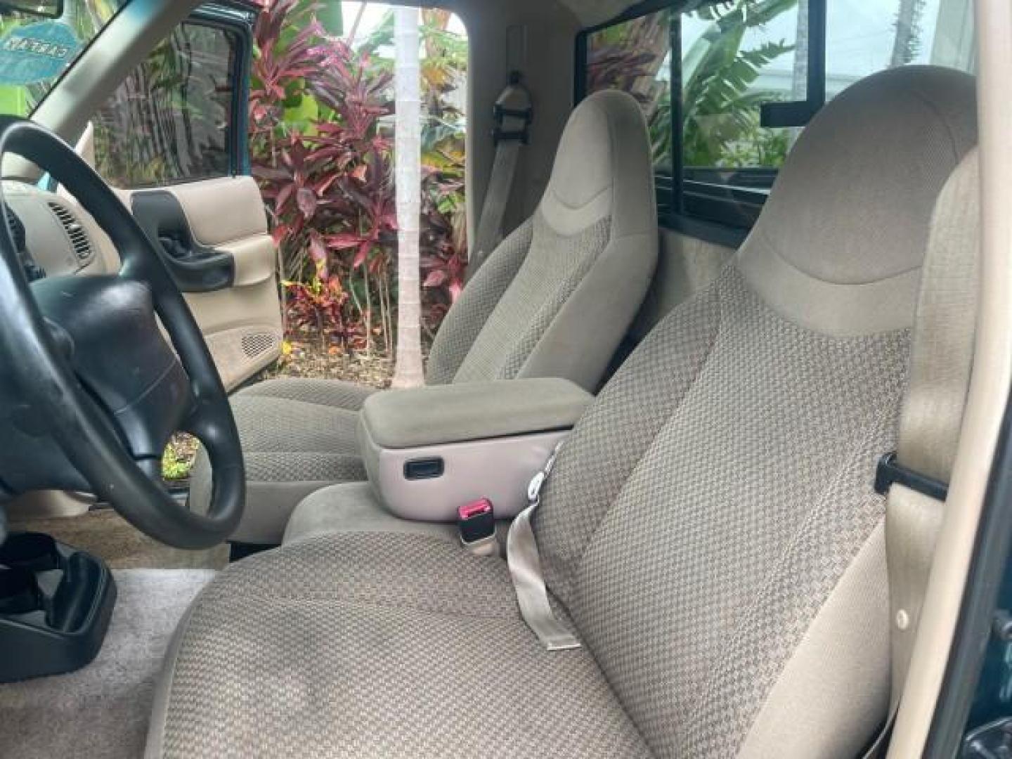 1998 Deep Emerald Green (CC/Met) /Medium Graphite Ford Ranger XL LOW MILES 4 CYL LOW MILES (1FTYR10C0WP) with an 2.5L EFI 4-Cyl Engine engine, Automatic transmission, located at 4701 North Dixie Hwy, Pompano Beach, FL, 33064, (954) 422-2889, 26.240938, -80.123474 - OUR WEBPAGE FLORIDACARS1.COM HAS OVER 100 PHOTOS AND FREE CARFAX LINK 1998 FORD RANGER SPLASH FLARESIDE VIN: 1FTYR10C0WPA84443 1 F T Y R 1 0 C 0 W P A 8 4 4 4 3 PICKUP 2.5L I4 F SOHC 8V GASOLINE 27 MPG REAR WHEEL DRIVE Features ABS Brakes Automatic Transmission Cassette Player Cloth Seats Ice Cold A - Photo#10