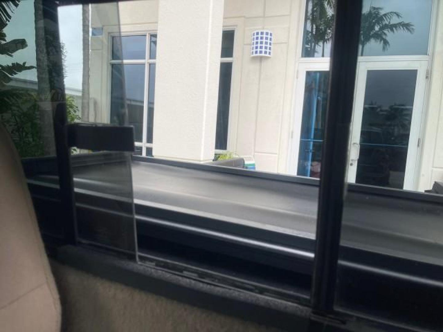 1998 Deep Emerald Green (CC/Met) /Medium Graphite Ford Ranger XL LOW MILES 4 CYL LOW MILES (1FTYR10C0WP) with an 2.5L EFI 4-Cyl Engine engine, Automatic transmission, located at 4701 North Dixie Hwy, Pompano Beach, FL, 33064, (954) 422-2889, 26.240938, -80.123474 - OUR WEBPAGE FLORIDACARS1.COM HAS OVER 100 PHOTOS AND FREE CARFAX LINK 1998 FORD RANGER SPLASH FLARESIDE VIN: 1FTYR10C0WPA84443 1 F T Y R 1 0 C 0 W P A 8 4 4 4 3 PICKUP 2.5L I4 F SOHC 8V GASOLINE 27 MPG REAR WHEEL DRIVE Features ABS Brakes Automatic Transmission Cassette Player Cloth Seats Ice Cold A - Photo#14