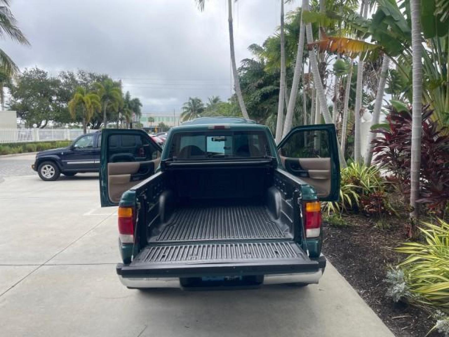 1998 Deep Emerald Green (CC/Met) /Medium Graphite Ford Ranger XL LOW MILES 4 CYL LOW MILES (1FTYR10C0WP) with an 2.5L EFI 4-Cyl Engine engine, Automatic transmission, located at 4701 North Dixie Hwy, Pompano Beach, FL, 33064, (954) 422-2889, 26.240938, -80.123474 - OUR WEBPAGE FLORIDACARS1.COM HAS OVER 100 PHOTOS AND FREE CARFAX LINK 1998 FORD RANGER SPLASH FLARESIDE VIN: 1FTYR10C0WPA84443 1 F T Y R 1 0 C 0 W P A 8 4 4 4 3 PICKUP 2.5L I4 F SOHC 8V GASOLINE 27 MPG REAR WHEEL DRIVE Features ABS Brakes Automatic Transmission Cassette Player Cloth Seats Ice Cold A - Photo#15