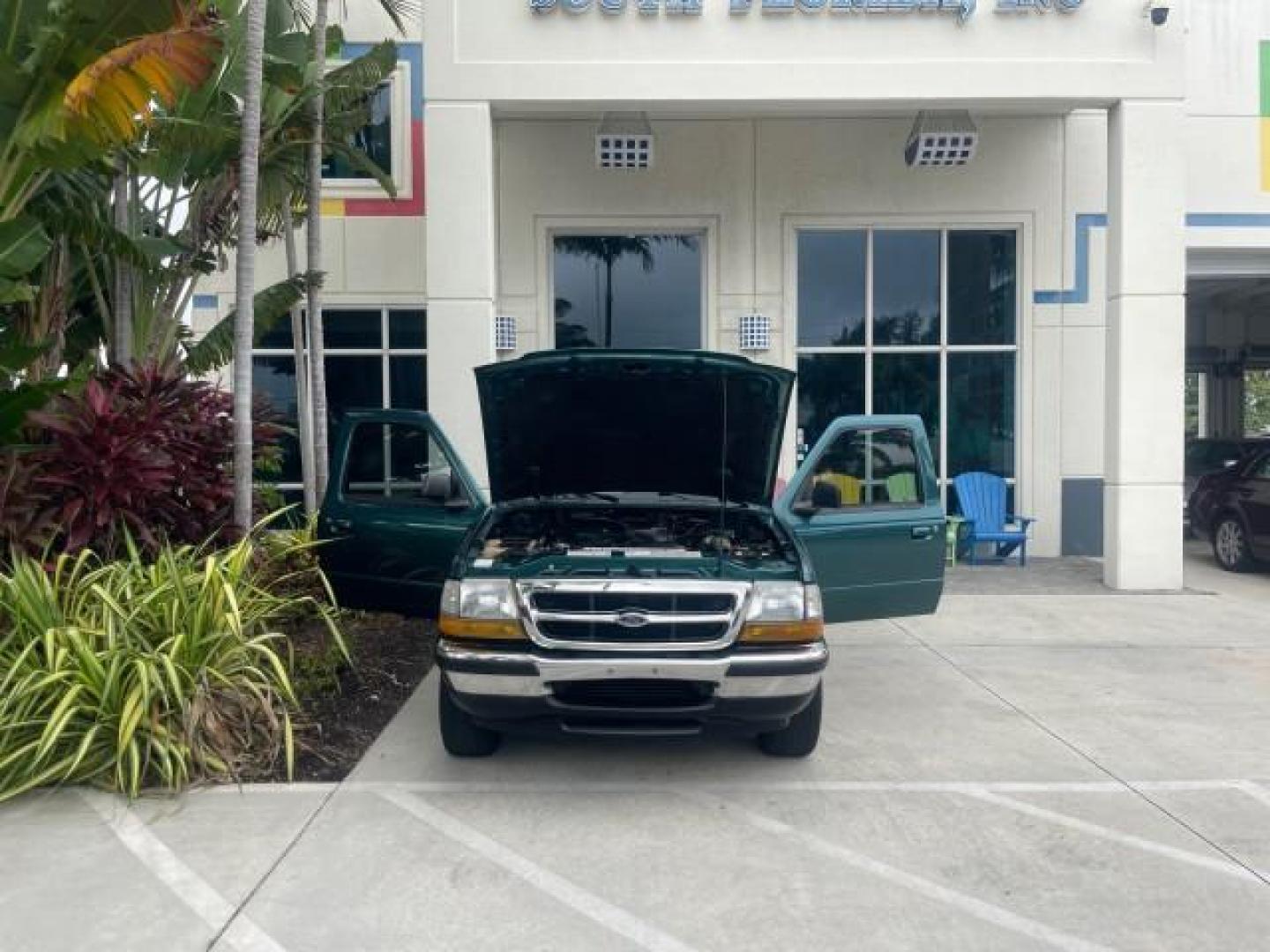 1998 Deep Emerald Green (CC/Met) /Medium Graphite Ford Ranger XL LOW MILES 4 CYL LOW MILES (1FTYR10C0WP) with an 2.5L EFI 4-Cyl Engine engine, Automatic transmission, located at 4701 North Dixie Hwy, Pompano Beach, FL, 33064, (954) 422-2889, 26.240938, -80.123474 - OUR WEBPAGE FLORIDACARS1.COM HAS OVER 100 PHOTOS AND FREE CARFAX LINK 1998 FORD RANGER SPLASH FLARESIDE VIN: 1FTYR10C0WPA84443 1 F T Y R 1 0 C 0 W P A 8 4 4 4 3 PICKUP 2.5L I4 F SOHC 8V GASOLINE 27 MPG REAR WHEEL DRIVE Features ABS Brakes Automatic Transmission Cassette Player Cloth Seats Ice Cold A - Photo#16