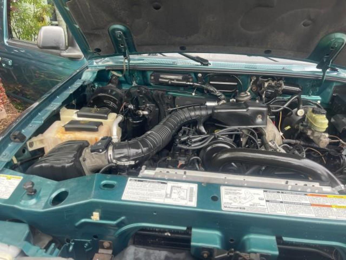 1998 Deep Emerald Green (CC/Met) /Medium Graphite Ford Ranger XL LOW MILES 4 CYL LOW MILES (1FTYR10C0WP) with an 2.5L EFI 4-Cyl Engine engine, Automatic transmission, located at 4701 North Dixie Hwy, Pompano Beach, FL, 33064, (954) 422-2889, 26.240938, -80.123474 - OUR WEBPAGE FLORIDACARS1.COM HAS OVER 100 PHOTOS AND FREE CARFAX LINK 1998 FORD RANGER SPLASH FLARESIDE VIN: 1FTYR10C0WPA84443 1 F T Y R 1 0 C 0 W P A 8 4 4 4 3 PICKUP 2.5L I4 F SOHC 8V GASOLINE 27 MPG REAR WHEEL DRIVE Features ABS Brakes Automatic Transmission Cassette Player Cloth Seats Ice Cold A - Photo#25