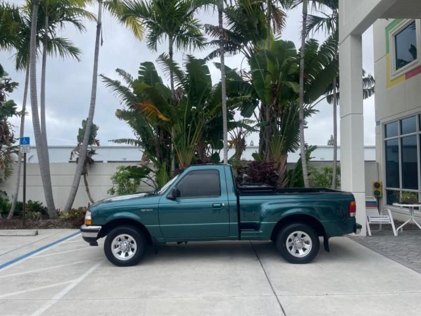 1998 Deep Emerald Green (CC/Met) /Medium Graphite Ford Ranger XL LOW MILES 4 CYL LOW MILES (1FTYR10C0WP) with an 2.5L EFI 4-Cyl Engine engine, Automatic transmission, located at 4701 North Dixie Hwy, Pompano Beach, FL, 33064, (954) 422-2889, 26.240938, -80.123474 - OUR WEBPAGE FLORIDACARS1.COM HAS OVER 100 PHOTOS AND FREE CARFAX LINK 1998 FORD RANGER SPLASH FLARESIDE VIN: 1FTYR10C0WPA84443 1 F T Y R 1 0 C 0 W P A 8 4 4 4 3 PICKUP 2.5L I4 F SOHC 8V GASOLINE 27 MPG REAR WHEEL DRIVE Features ABS Brakes Automatic Transmission Cassette Player Cloth Seats Ice Cold A - Photo#31