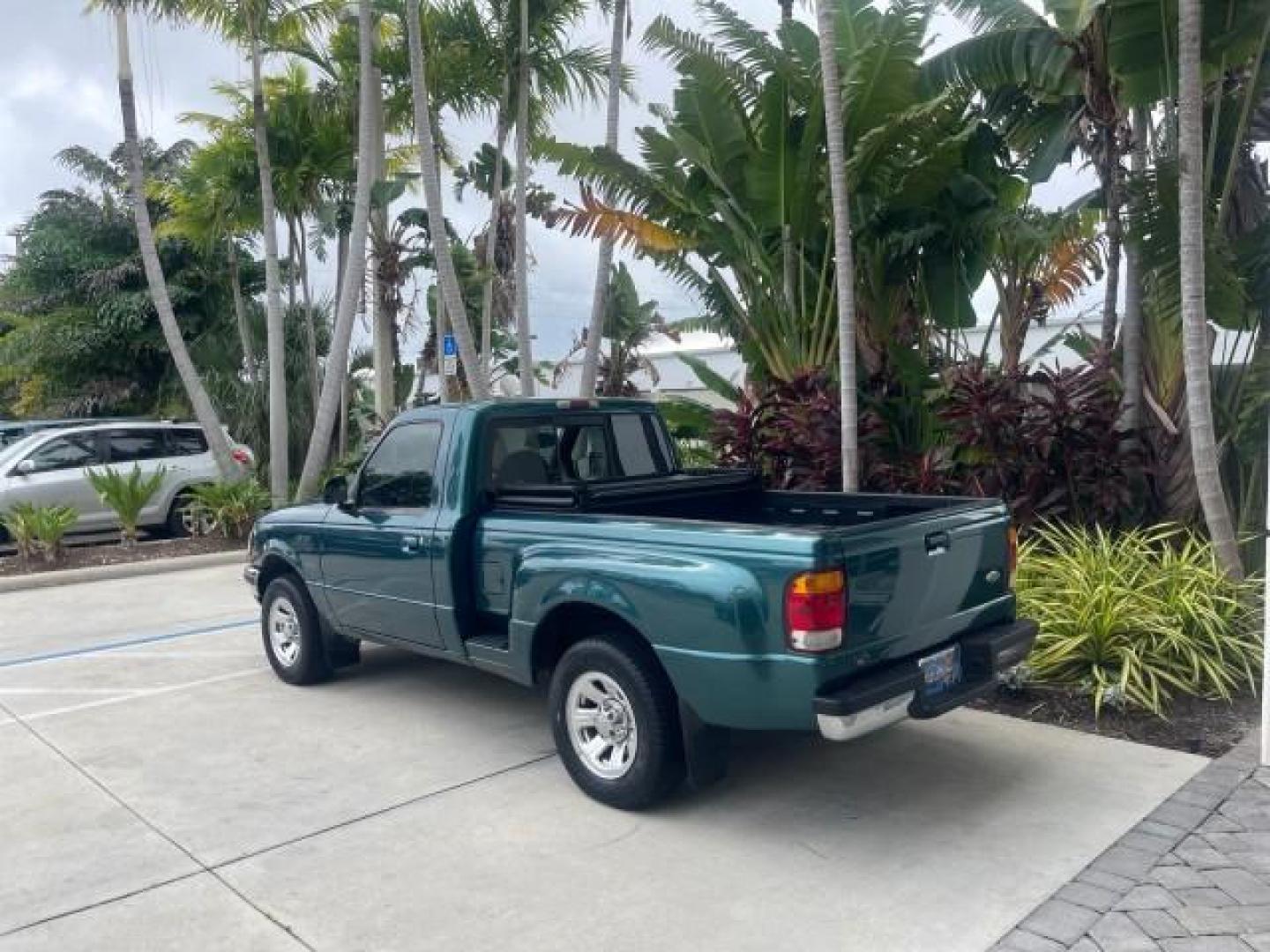 1998 Deep Emerald Green (CC/Met) /Medium Graphite Ford Ranger XL LOW MILES 4 CYL LOW MILES (1FTYR10C0WP) with an 2.5L EFI 4-Cyl Engine engine, Automatic transmission, located at 4701 North Dixie Hwy, Pompano Beach, FL, 33064, (954) 422-2889, 26.240938, -80.123474 - OUR WEBPAGE FLORIDACARS1.COM HAS OVER 100 PHOTOS AND FREE CARFAX LINK 1998 FORD RANGER SPLASH FLARESIDE VIN: 1FTYR10C0WPA84443 1 F T Y R 1 0 C 0 W P A 8 4 4 4 3 PICKUP 2.5L I4 F SOHC 8V GASOLINE 27 MPG REAR WHEEL DRIVE Features ABS Brakes Automatic Transmission Cassette Player Cloth Seats Ice Cold A - Photo#33