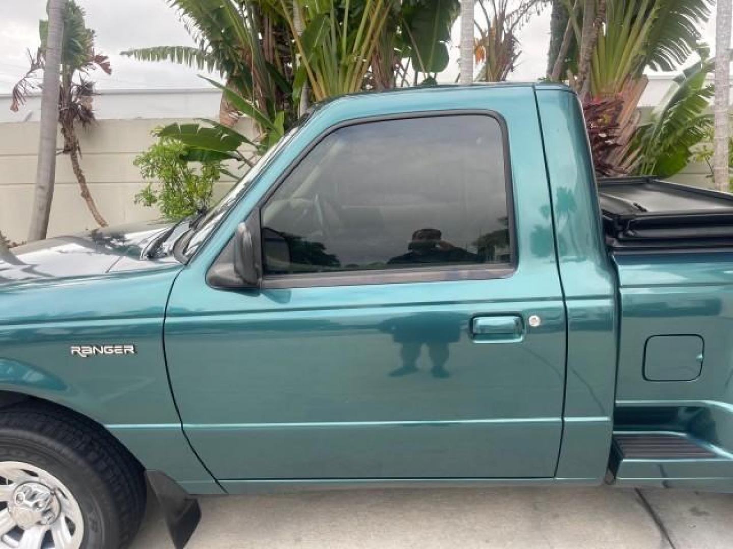 1998 Deep Emerald Green (CC/Met) /Medium Graphite Ford Ranger XL LOW MILES 4 CYL LOW MILES (1FTYR10C0WP) with an 2.5L EFI 4-Cyl Engine engine, Automatic transmission, located at 4701 North Dixie Hwy, Pompano Beach, FL, 33064, (954) 422-2889, 26.240938, -80.123474 - OUR WEBPAGE FLORIDACARS1.COM HAS OVER 100 PHOTOS AND FREE CARFAX LINK 1998 FORD RANGER SPLASH FLARESIDE VIN: 1FTYR10C0WPA84443 1 F T Y R 1 0 C 0 W P A 8 4 4 4 3 PICKUP 2.5L I4 F SOHC 8V GASOLINE 27 MPG REAR WHEEL DRIVE Features ABS Brakes Automatic Transmission Cassette Player Cloth Seats Ice Cold A - Photo#37