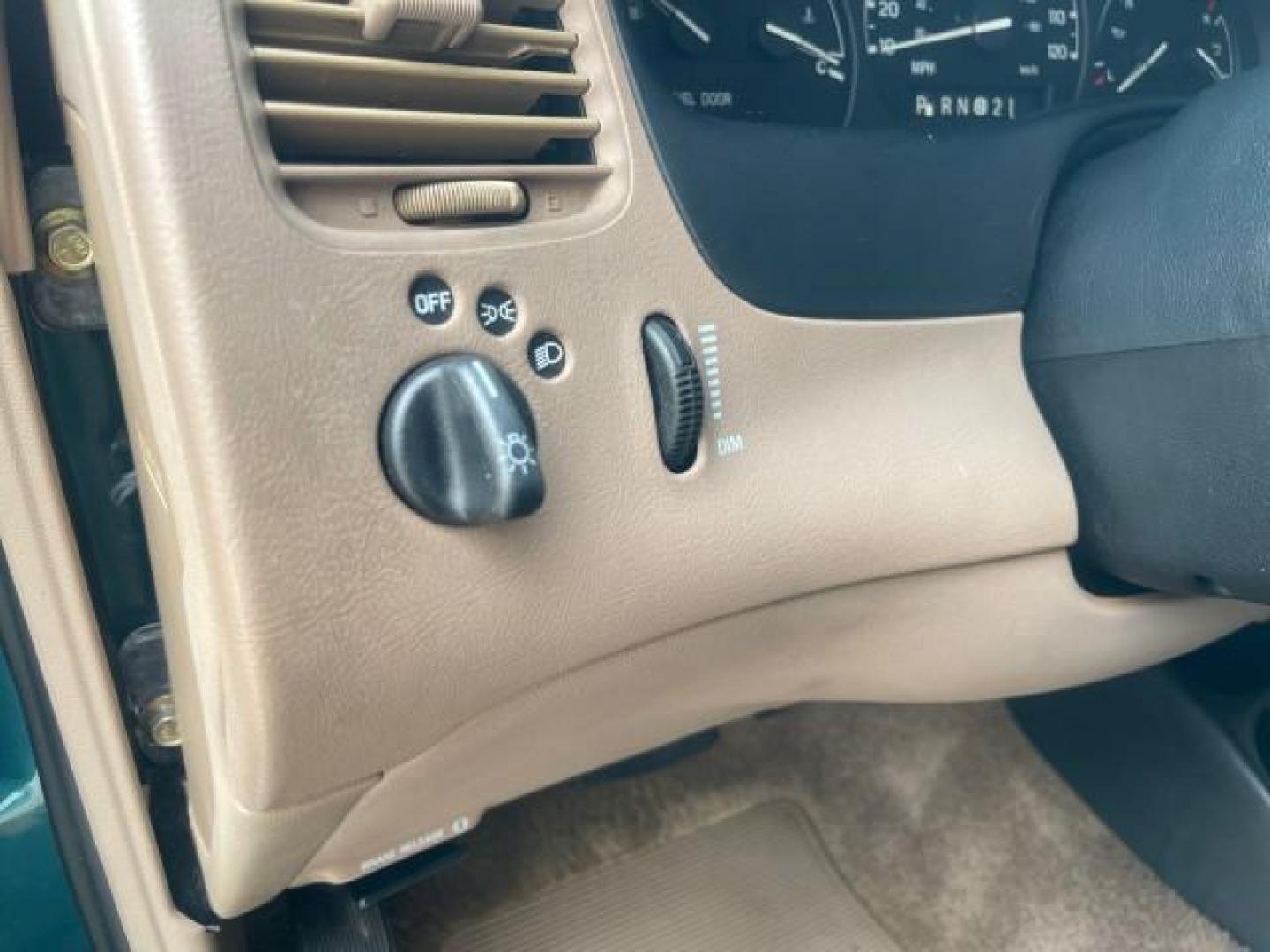 1998 Deep Emerald Green (CC/Met) /Medium Graphite Ford Ranger XL LOW MILES 4 CYL LOW MILES (1FTYR10C0WP) with an 2.5L EFI 4-Cyl Engine engine, Automatic transmission, located at 4701 North Dixie Hwy, Pompano Beach, FL, 33064, (954) 422-2889, 26.240938, -80.123474 - OUR WEBPAGE FLORIDACARS1.COM HAS OVER 100 PHOTOS AND FREE CARFAX LINK 1998 FORD RANGER SPLASH FLARESIDE VIN: 1FTYR10C0WPA84443 1 F T Y R 1 0 C 0 W P A 8 4 4 4 3 PICKUP 2.5L I4 F SOHC 8V GASOLINE 27 MPG REAR WHEEL DRIVE Features ABS Brakes Automatic Transmission Cassette Player Cloth Seats Ice Cold A - Photo#52