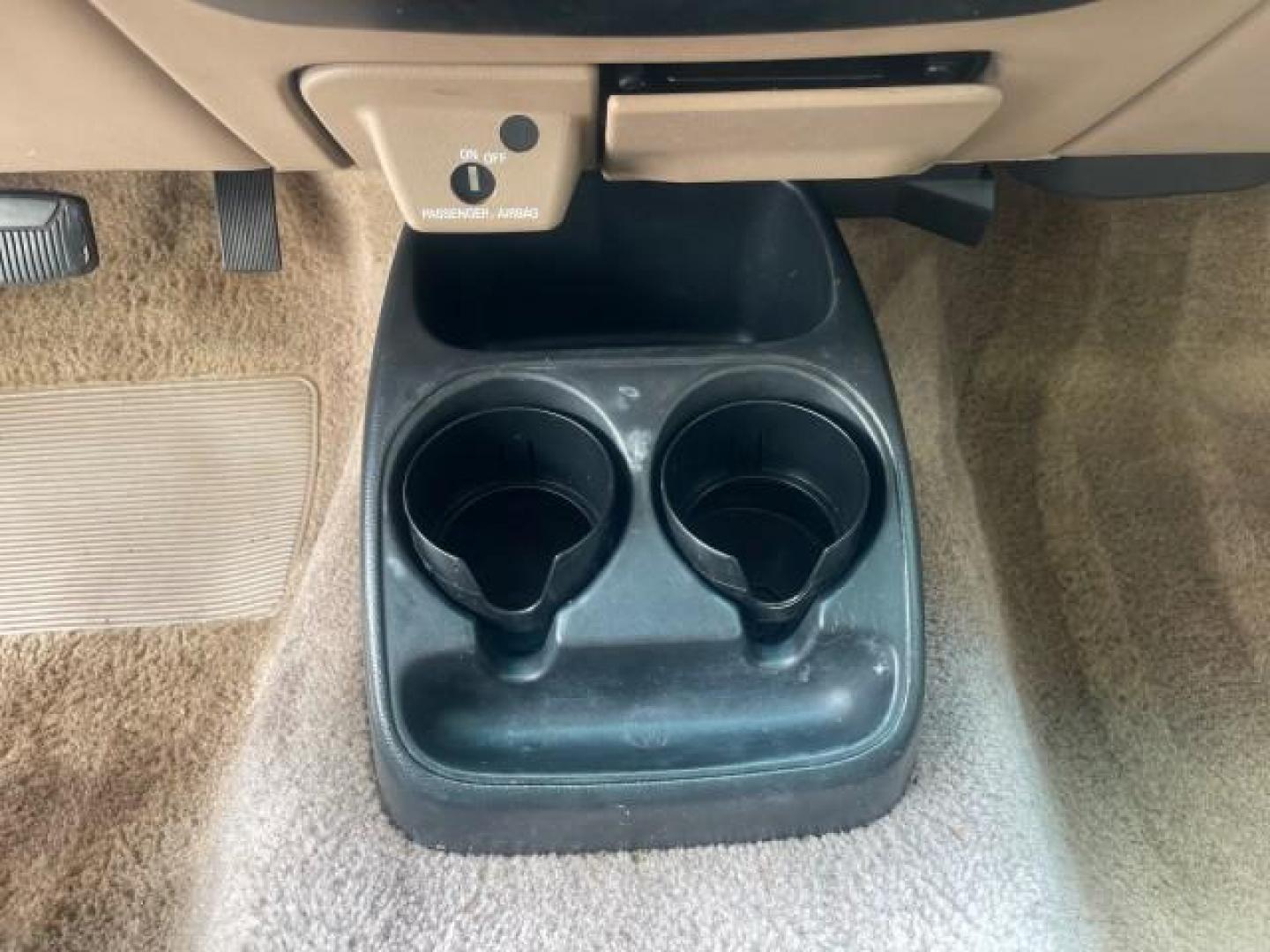 1998 Deep Emerald Green (CC/Met) /Medium Graphite Ford Ranger XL LOW MILES 4 CYL LOW MILES (1FTYR10C0WP) with an 2.5L EFI 4-Cyl Engine engine, Automatic transmission, located at 4701 North Dixie Hwy, Pompano Beach, FL, 33064, (954) 422-2889, 26.240938, -80.123474 - OUR WEBPAGE FLORIDACARS1.COM HAS OVER 100 PHOTOS AND FREE CARFAX LINK 1998 FORD RANGER SPLASH FLARESIDE VIN: 1FTYR10C0WPA84443 1 F T Y R 1 0 C 0 W P A 8 4 4 4 3 PICKUP 2.5L I4 F SOHC 8V GASOLINE 27 MPG REAR WHEEL DRIVE Features ABS Brakes Automatic Transmission Cassette Player Cloth Seats Ice Cold A - Photo#57