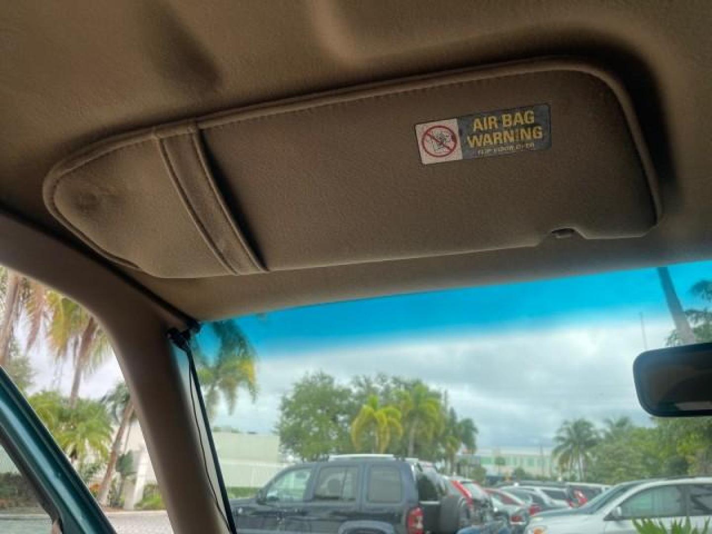 1998 Deep Emerald Green (CC/Met) /Medium Graphite Ford Ranger XL LOW MILES 4 CYL LOW MILES (1FTYR10C0WP) with an 2.5L EFI 4-Cyl Engine engine, Automatic transmission, located at 4701 North Dixie Hwy, Pompano Beach, FL, 33064, (954) 422-2889, 26.240938, -80.123474 - OUR WEBPAGE FLORIDACARS1.COM HAS OVER 100 PHOTOS AND FREE CARFAX LINK 1998 FORD RANGER SPLASH FLARESIDE VIN: 1FTYR10C0WPA84443 1 F T Y R 1 0 C 0 W P A 8 4 4 4 3 PICKUP 2.5L I4 F SOHC 8V GASOLINE 27 MPG REAR WHEEL DRIVE Features ABS Brakes Automatic Transmission Cassette Player Cloth Seats Ice Cold A - Photo#59