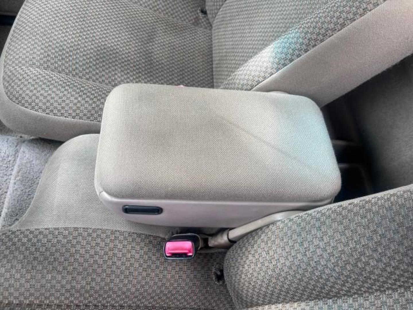 1998 Deep Emerald Green (CC/Met) /Medium Graphite Ford Ranger XL LOW MILES 4 CYL LOW MILES (1FTYR10C0WP) with an 2.5L EFI 4-Cyl Engine engine, Automatic transmission, located at 4701 North Dixie Hwy, Pompano Beach, FL, 33064, (954) 422-2889, 26.240938, -80.123474 - OUR WEBPAGE FLORIDACARS1.COM HAS OVER 100 PHOTOS AND FREE CARFAX LINK 1998 FORD RANGER SPLASH FLARESIDE VIN: 1FTYR10C0WPA84443 1 F T Y R 1 0 C 0 W P A 8 4 4 4 3 PICKUP 2.5L I4 F SOHC 8V GASOLINE 27 MPG REAR WHEEL DRIVE Features ABS Brakes Automatic Transmission Cassette Player Cloth Seats Ice Cold A - Photo#63