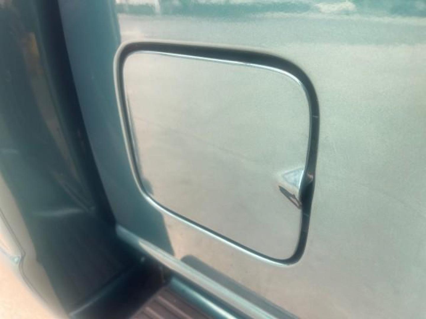 1998 Deep Emerald Green (CC/Met) /Medium Graphite Ford Ranger XL LOW MILES 4 CYL LOW MILES (1FTYR10C0WP) with an 2.5L EFI 4-Cyl Engine engine, Automatic transmission, located at 4701 North Dixie Hwy, Pompano Beach, FL, 33064, (954) 422-2889, 26.240938, -80.123474 - OUR WEBPAGE FLORIDACARS1.COM HAS OVER 100 PHOTOS AND FREE CARFAX LINK 1998 FORD RANGER SPLASH FLARESIDE VIN: 1FTYR10C0WPA84443 1 F T Y R 1 0 C 0 W P A 8 4 4 4 3 PICKUP 2.5L I4 F SOHC 8V GASOLINE 27 MPG REAR WHEEL DRIVE Features ABS Brakes Automatic Transmission Cassette Player Cloth Seats Ice Cold A - Photo#72