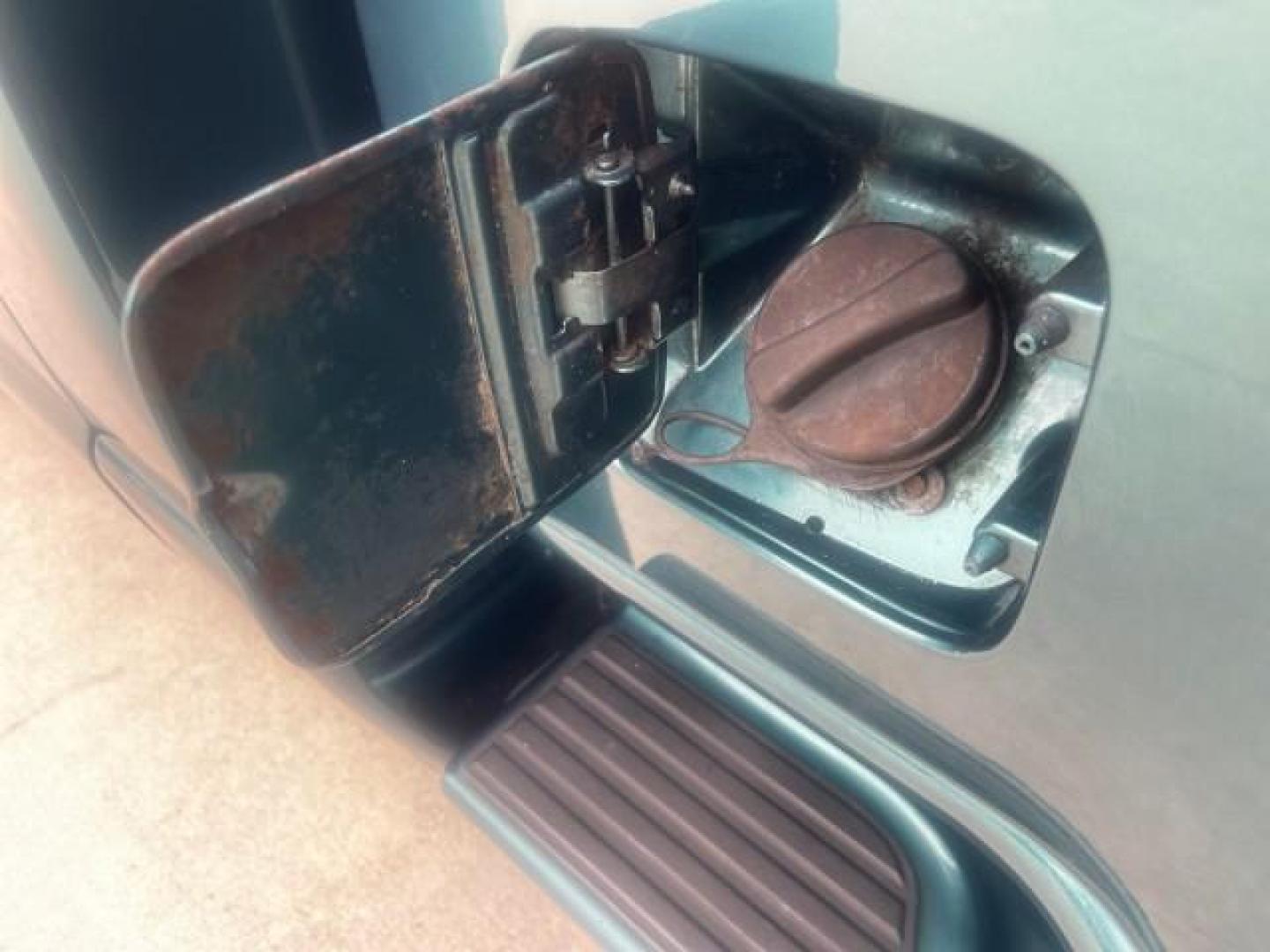 1998 Deep Emerald Green (CC/Met) /Medium Graphite Ford Ranger XL LOW MILES 4 CYL LOW MILES (1FTYR10C0WP) with an 2.5L EFI 4-Cyl Engine engine, Automatic transmission, located at 4701 North Dixie Hwy, Pompano Beach, FL, 33064, (954) 422-2889, 26.240938, -80.123474 - OUR WEBPAGE FLORIDACARS1.COM HAS OVER 100 PHOTOS AND FREE CARFAX LINK 1998 FORD RANGER SPLASH FLARESIDE VIN: 1FTYR10C0WPA84443 1 F T Y R 1 0 C 0 W P A 8 4 4 4 3 PICKUP 2.5L I4 F SOHC 8V GASOLINE 27 MPG REAR WHEEL DRIVE Features ABS Brakes Automatic Transmission Cassette Player Cloth Seats Ice Cold A - Photo#73