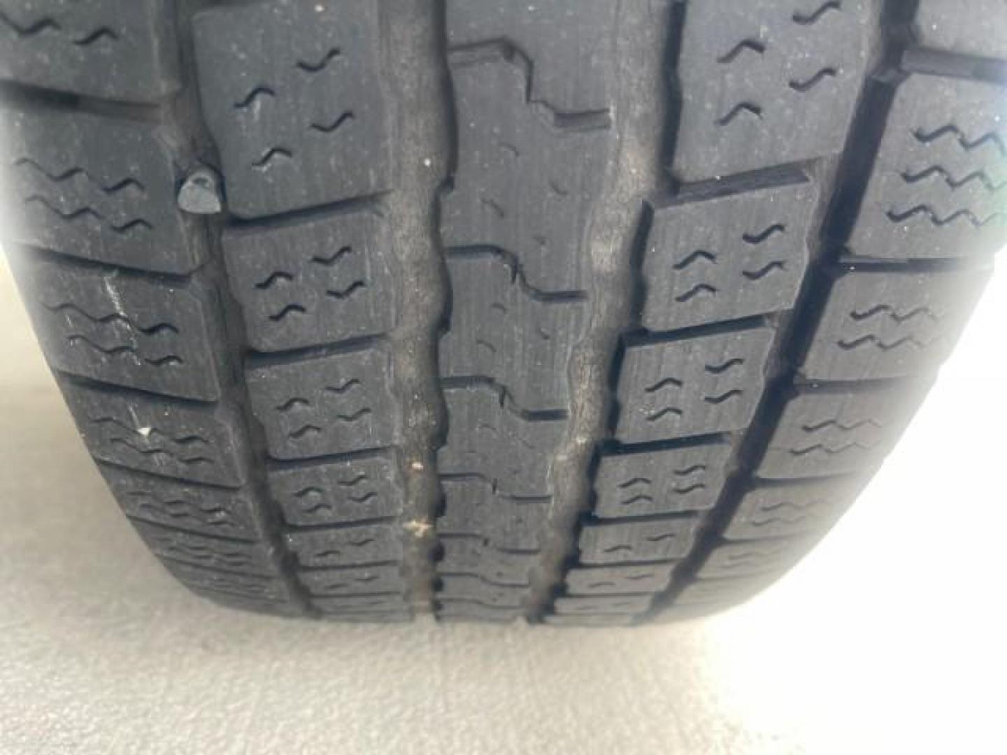 1998 Deep Emerald Green (CC/Met) /Medium Graphite Ford Ranger XL LOW MILES 4 CYL LOW MILES (1FTYR10C0WP) with an 2.5L EFI 4-Cyl Engine engine, Automatic transmission, located at 4701 North Dixie Hwy, Pompano Beach, FL, 33064, (954) 422-2889, 26.240938, -80.123474 - OUR WEBPAGE FLORIDACARS1.COM HAS OVER 100 PHOTOS AND FREE CARFAX LINK 1998 FORD RANGER SPLASH FLARESIDE VIN: 1FTYR10C0WPA84443 1 F T Y R 1 0 C 0 W P A 8 4 4 4 3 PICKUP 2.5L I4 F SOHC 8V GASOLINE 27 MPG REAR WHEEL DRIVE Features ABS Brakes Automatic Transmission Cassette Player Cloth Seats Ice Cold A - Photo#77